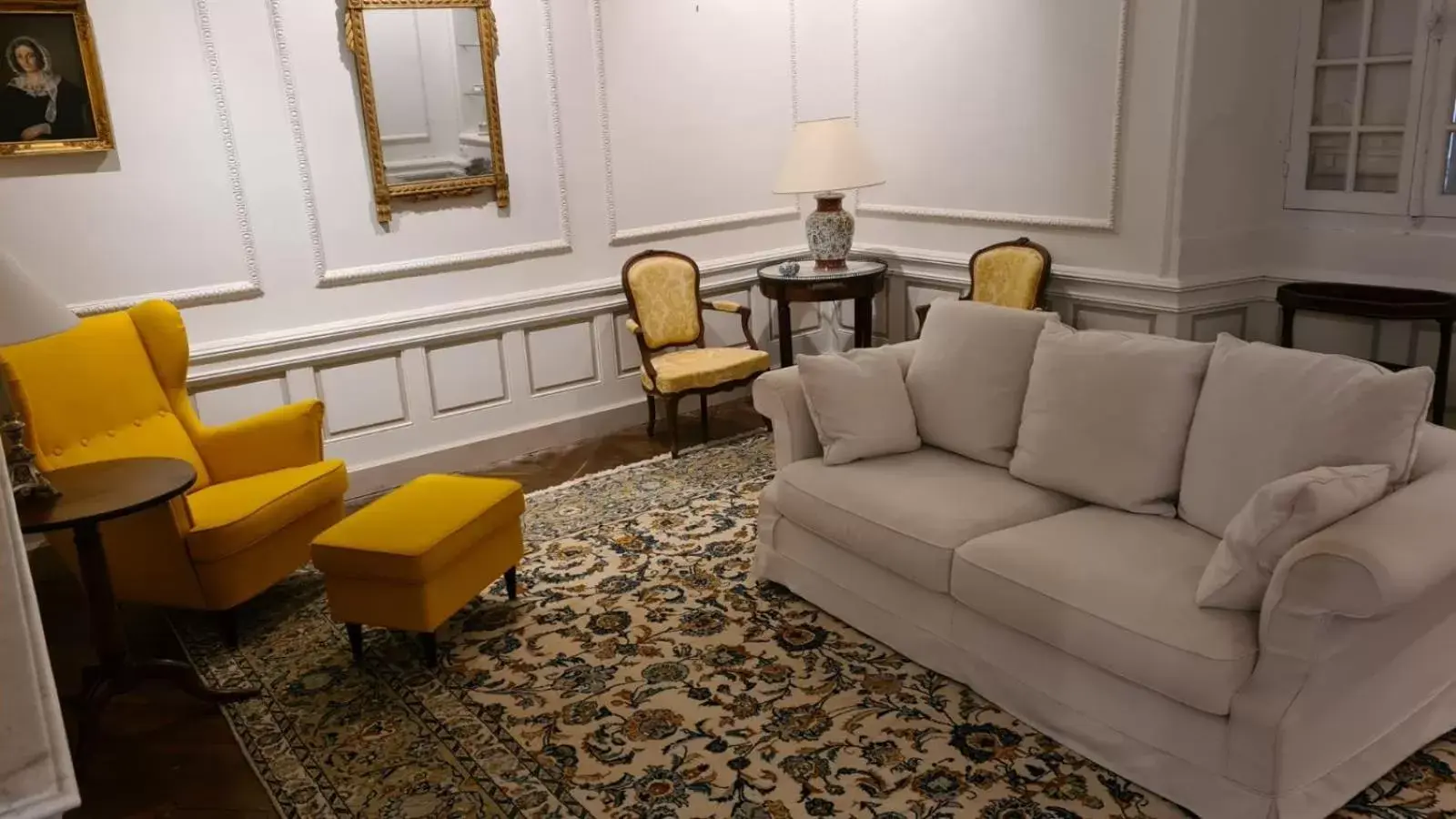 Living room, Seating Area in Chateau La Rochette