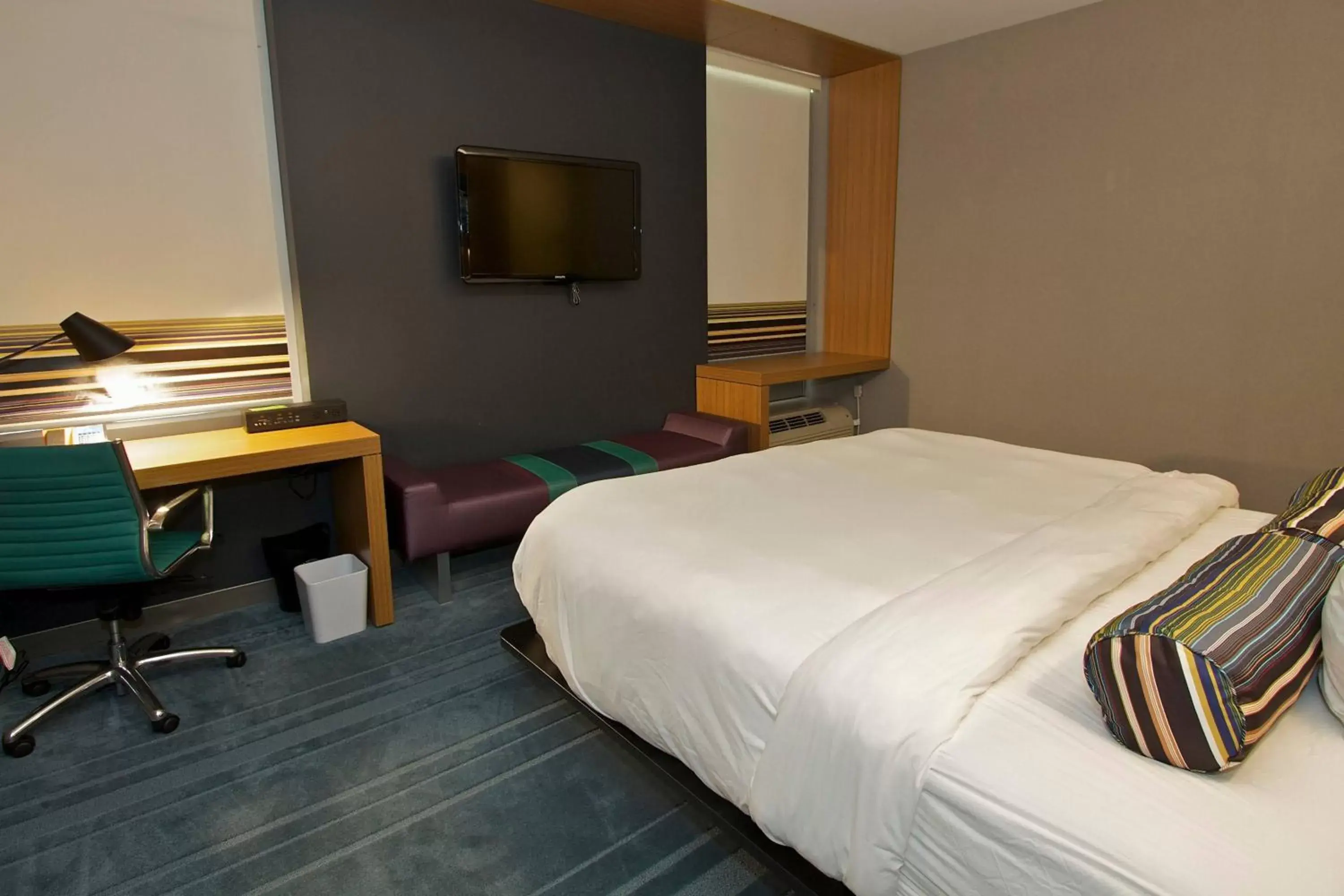 Photo of the whole room, Bed in Aloft Tulsa