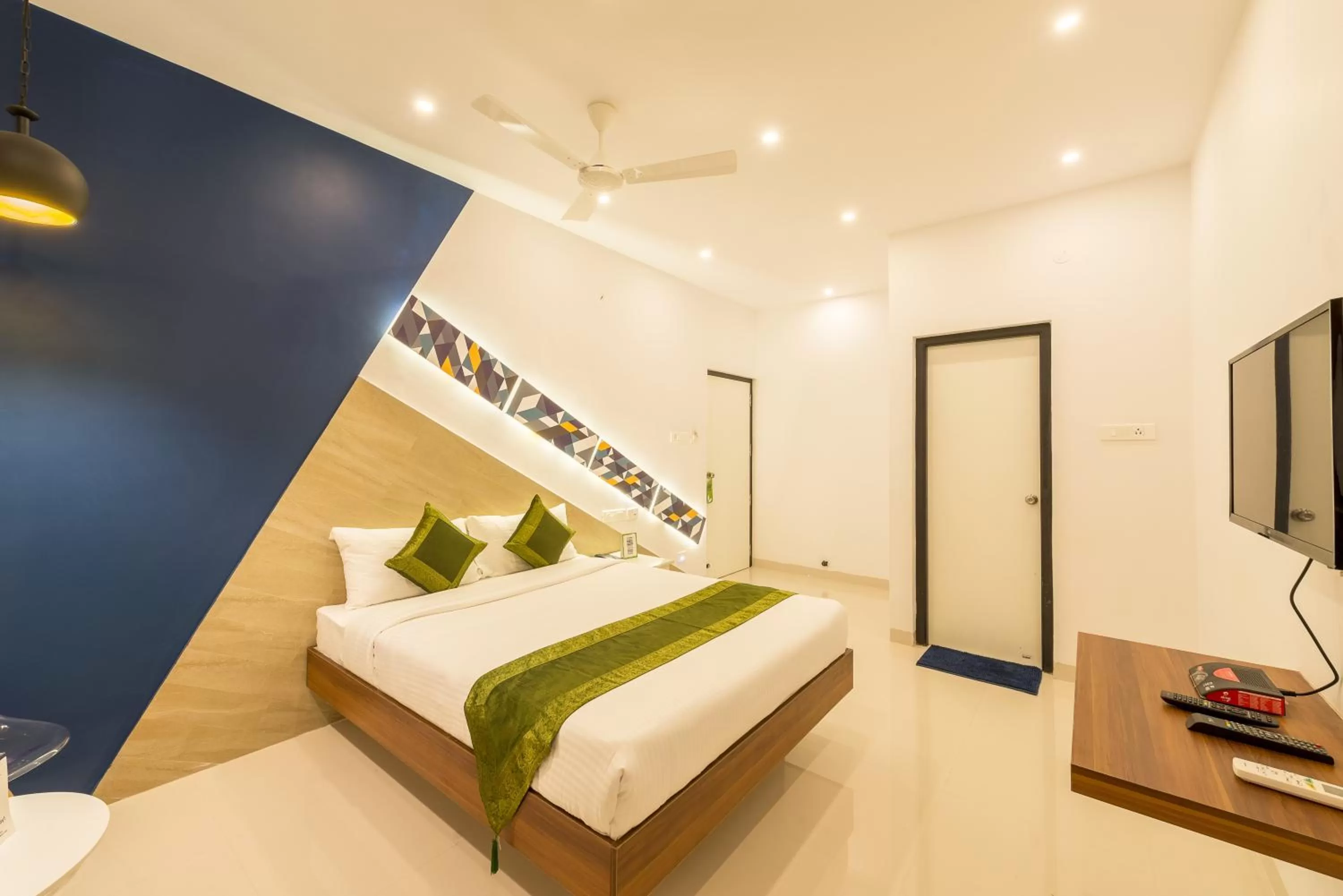 Bed in Treebo Premium Corner Stay