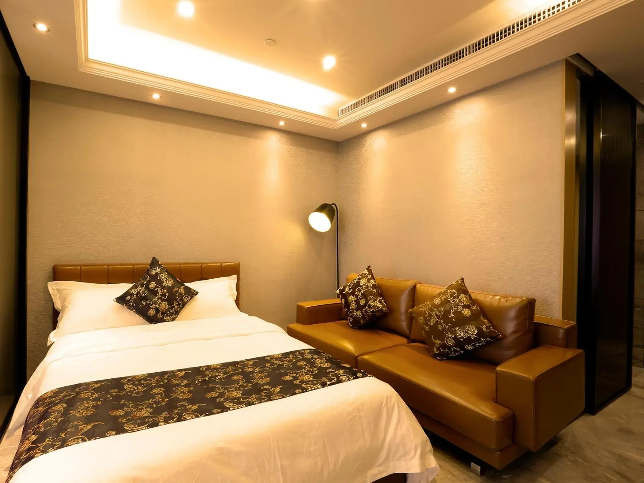 Bedroom, Bed in Pengman Beijing Rd. A-mall Apartment