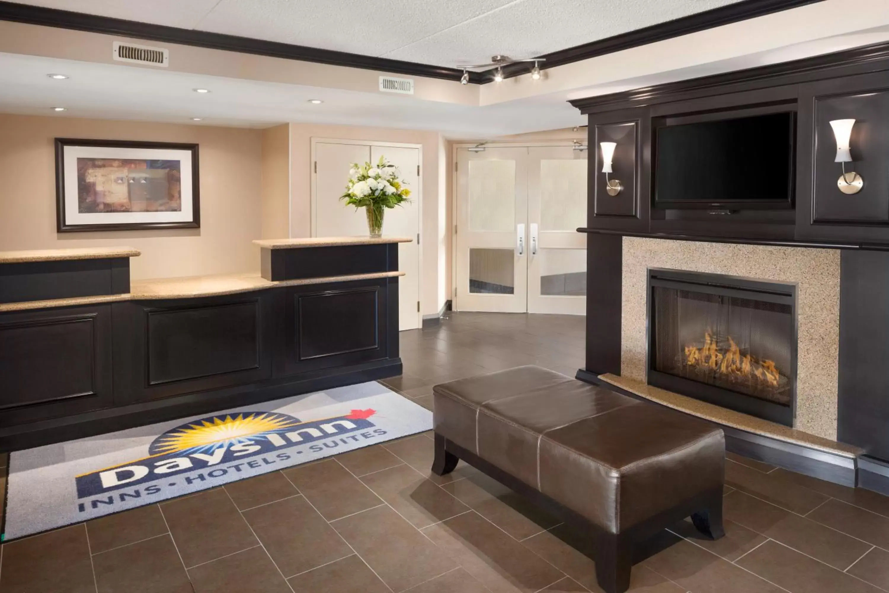 Lobby or reception, TV/Entertainment Center in Days Inn by Wyndham Brantford