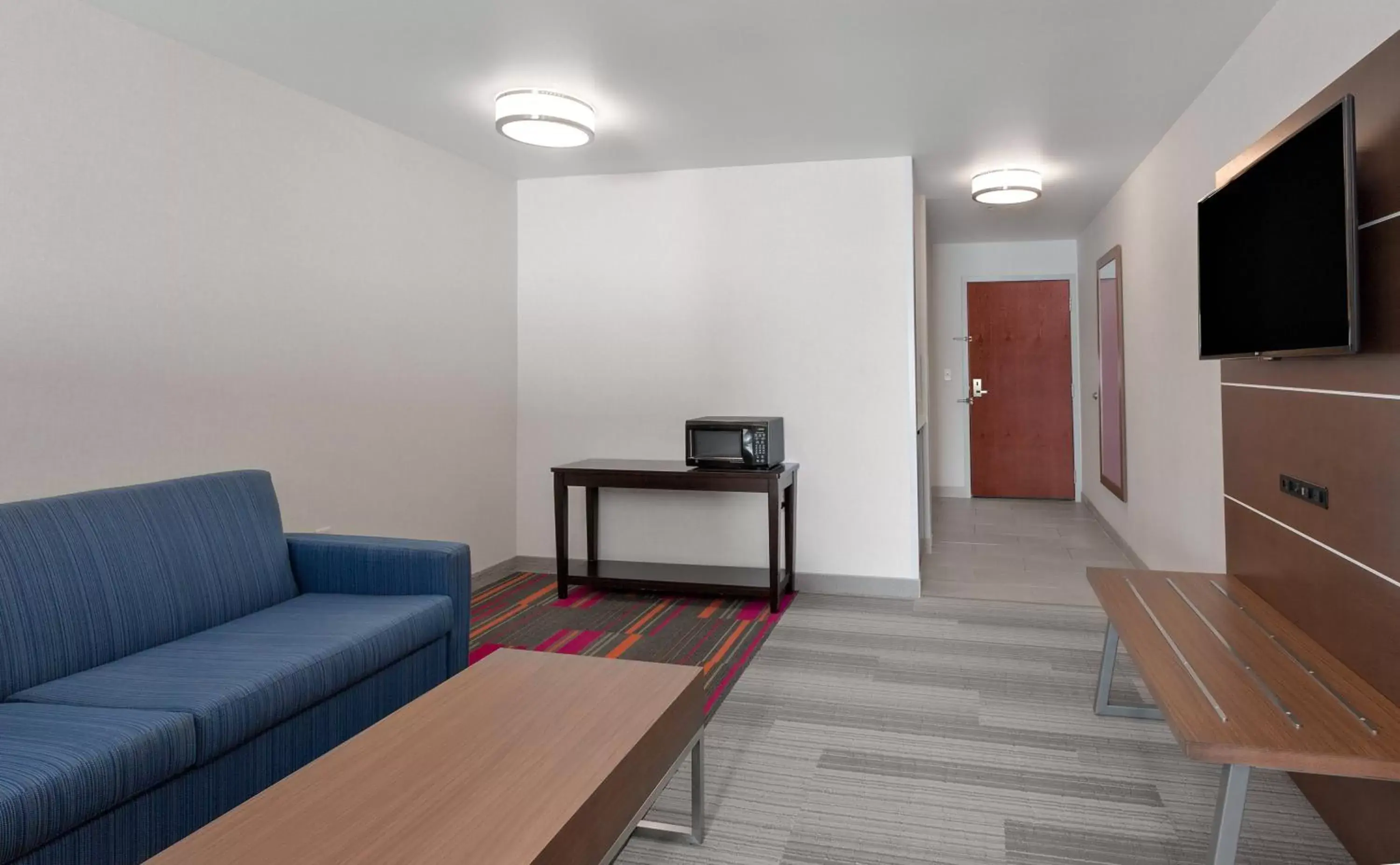 Photo of the whole room, Seating Area in Holiday Inn Express Ellensburg, an IHG Hotel