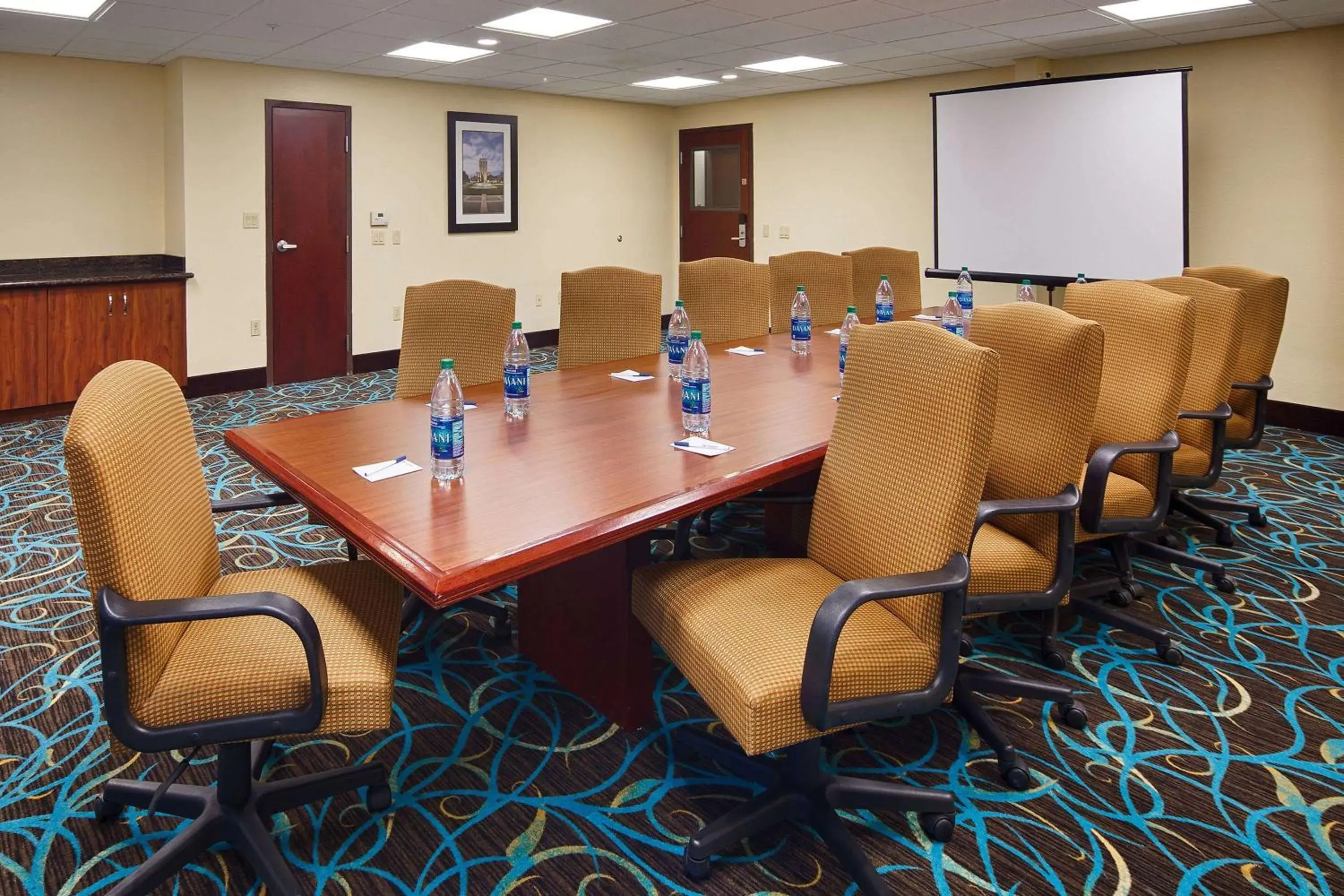 Meeting/conference room in Days Inn & Suites by Wyndham Sam Houston Tollway