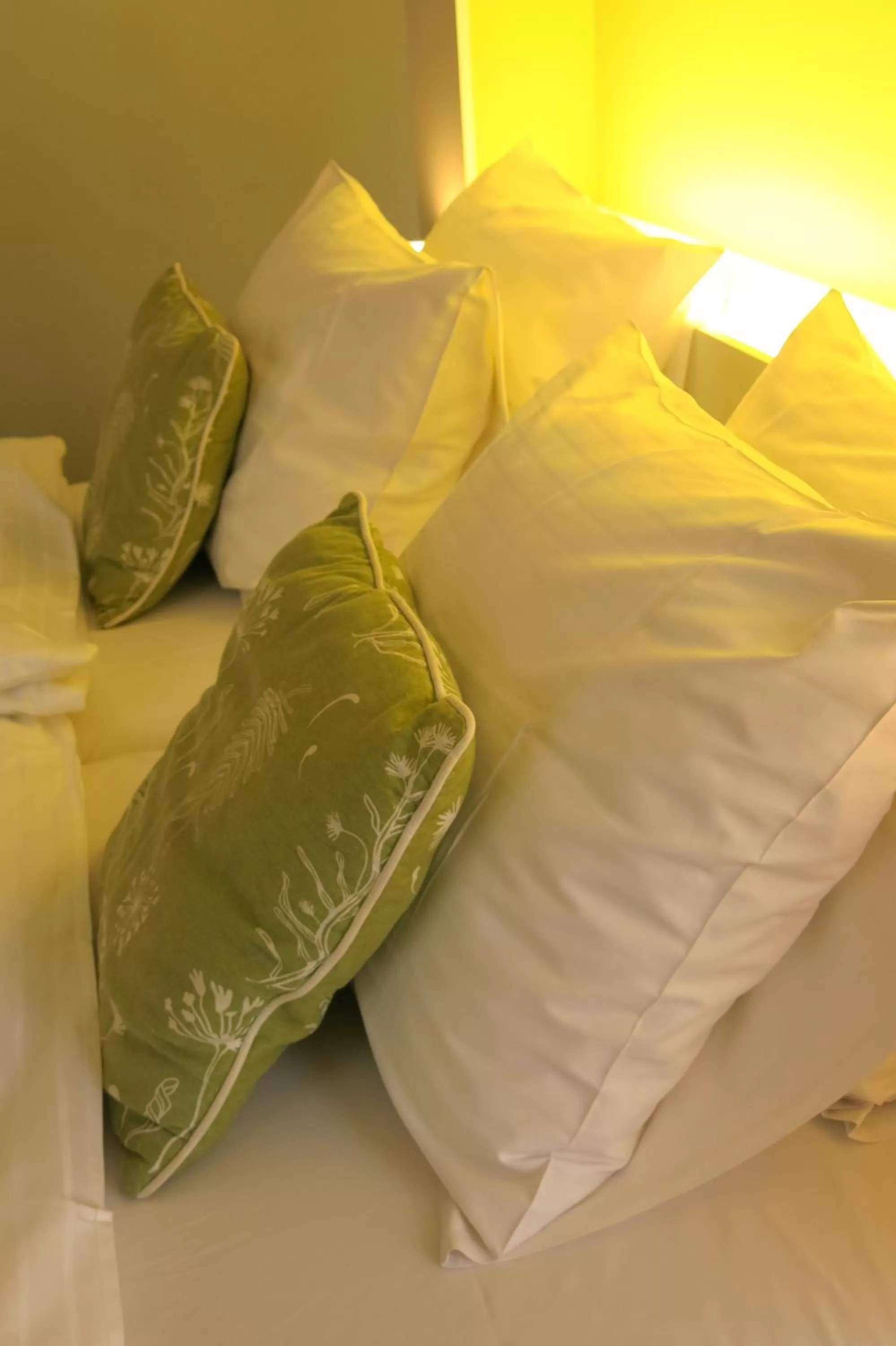 Decorative detail, Bed in B&B Sabbajon