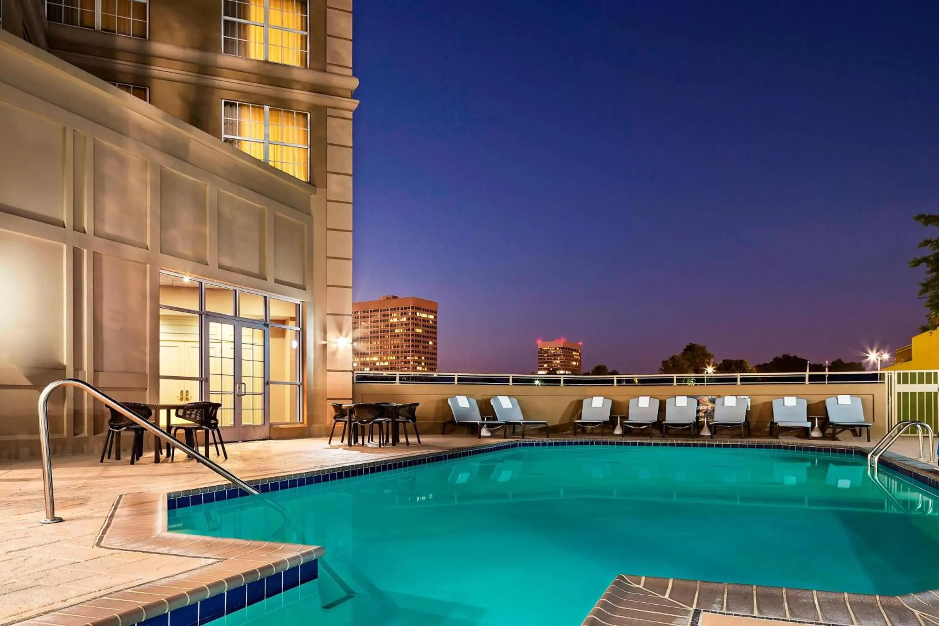 Swimming Pool in Sheraton Suites Galleria Atlanta