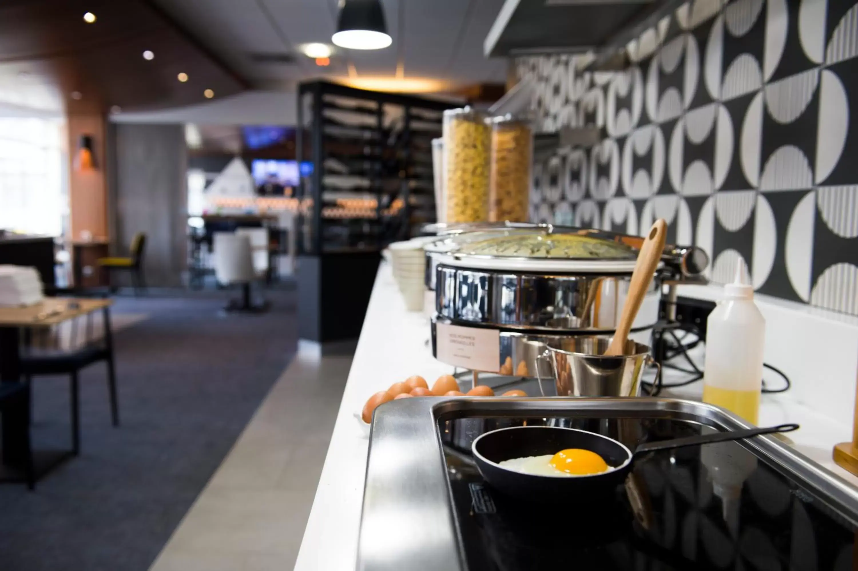 Restaurant/places to eat in Novotel Chartres