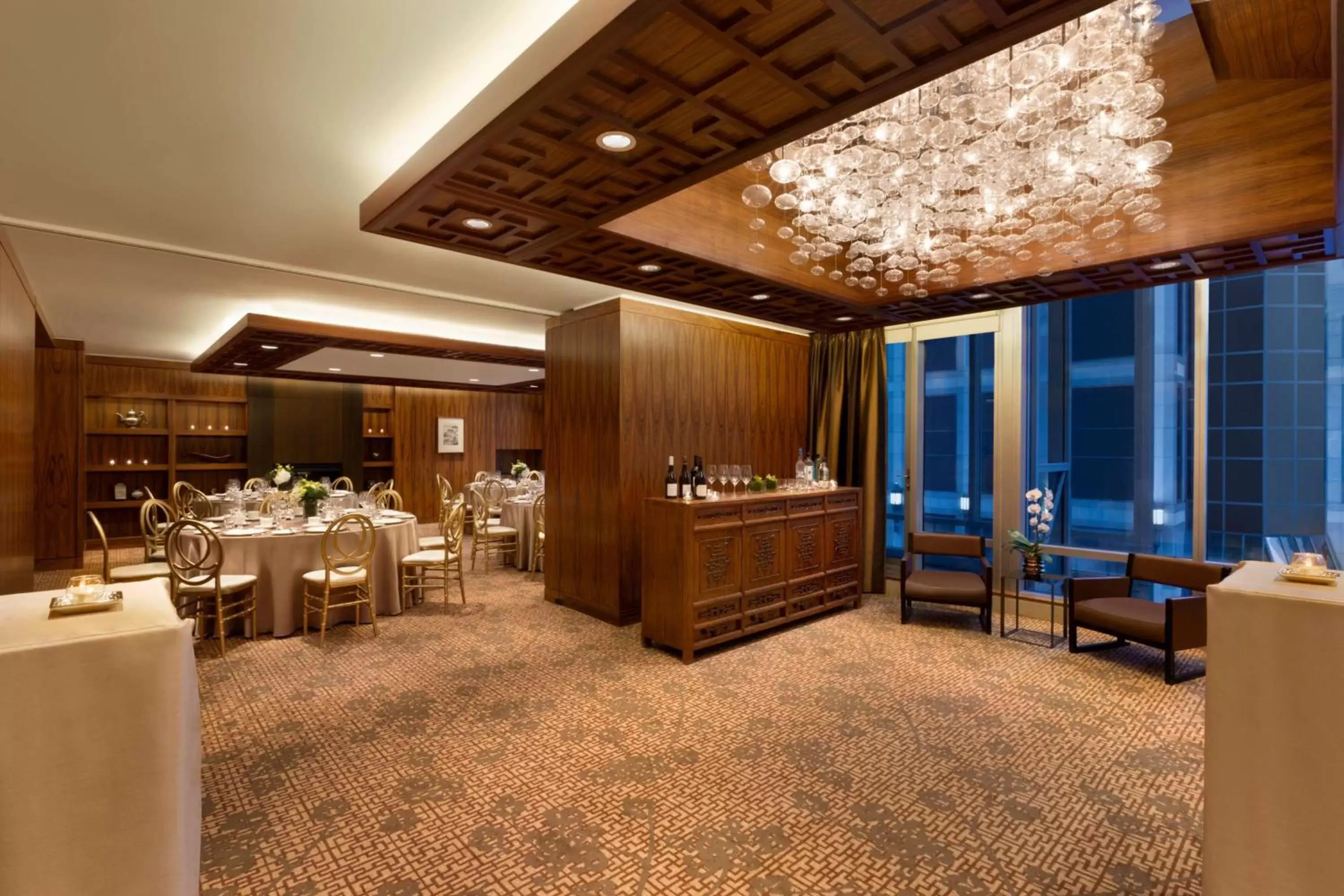 Lounge or bar, Restaurant/Places to Eat in Shangri-La Vancouver