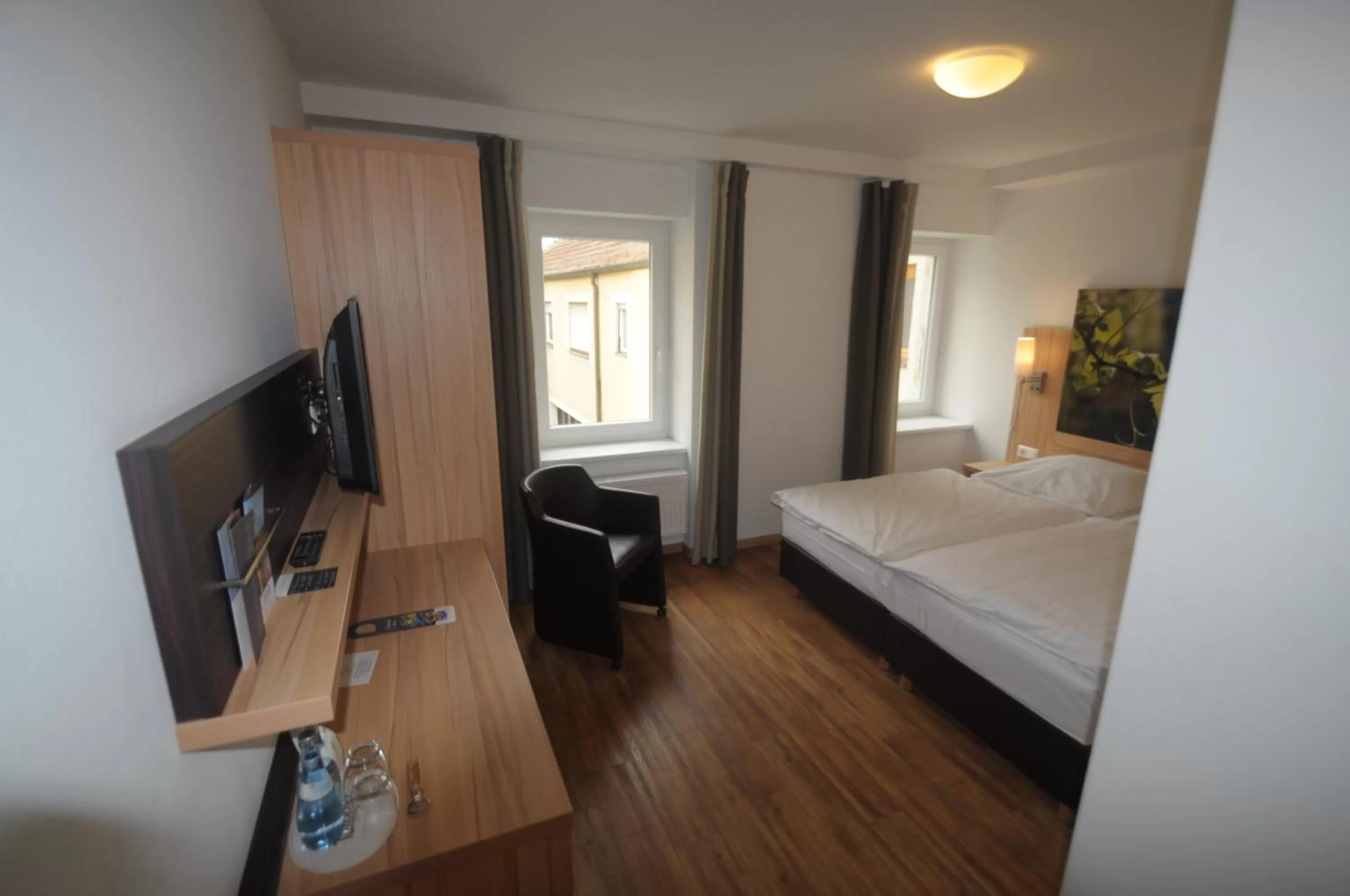 Photo of the whole room, Bed in Hotel Deutsches Haus