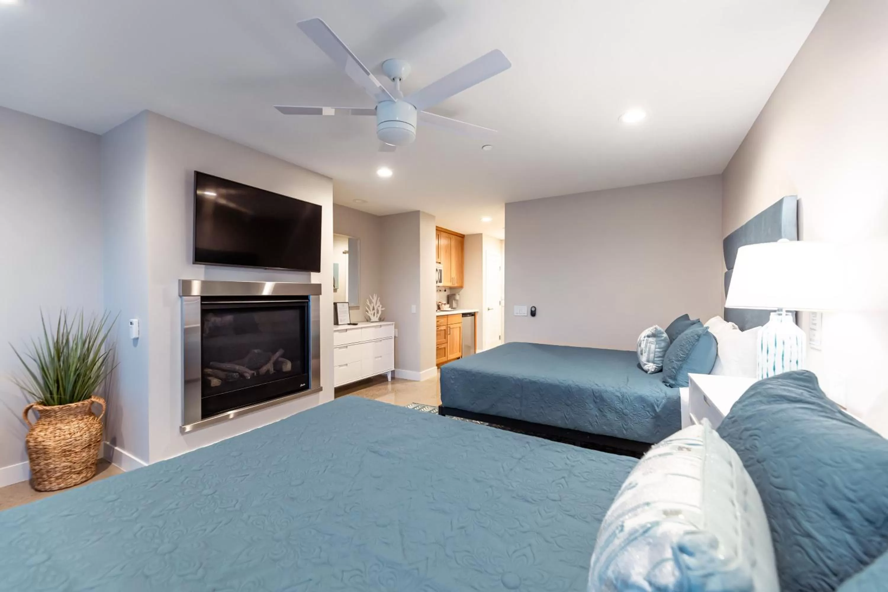 Bed in Baywood Inn Bed & Breakfast