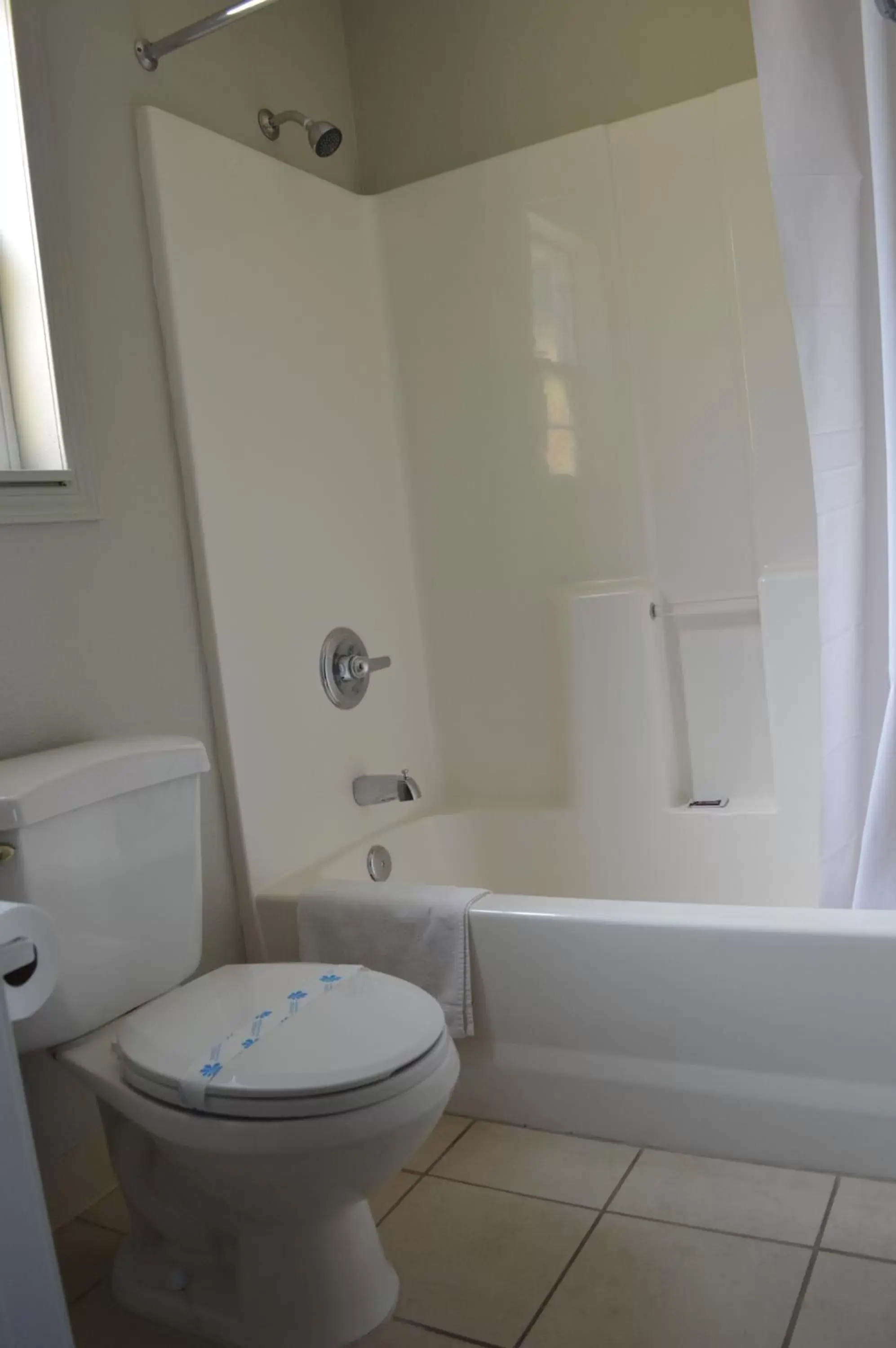 Standard Queen Room with Two Queen Beds in Budget Inn Standard Queen Room with Two Queen Beds in Budget Inn