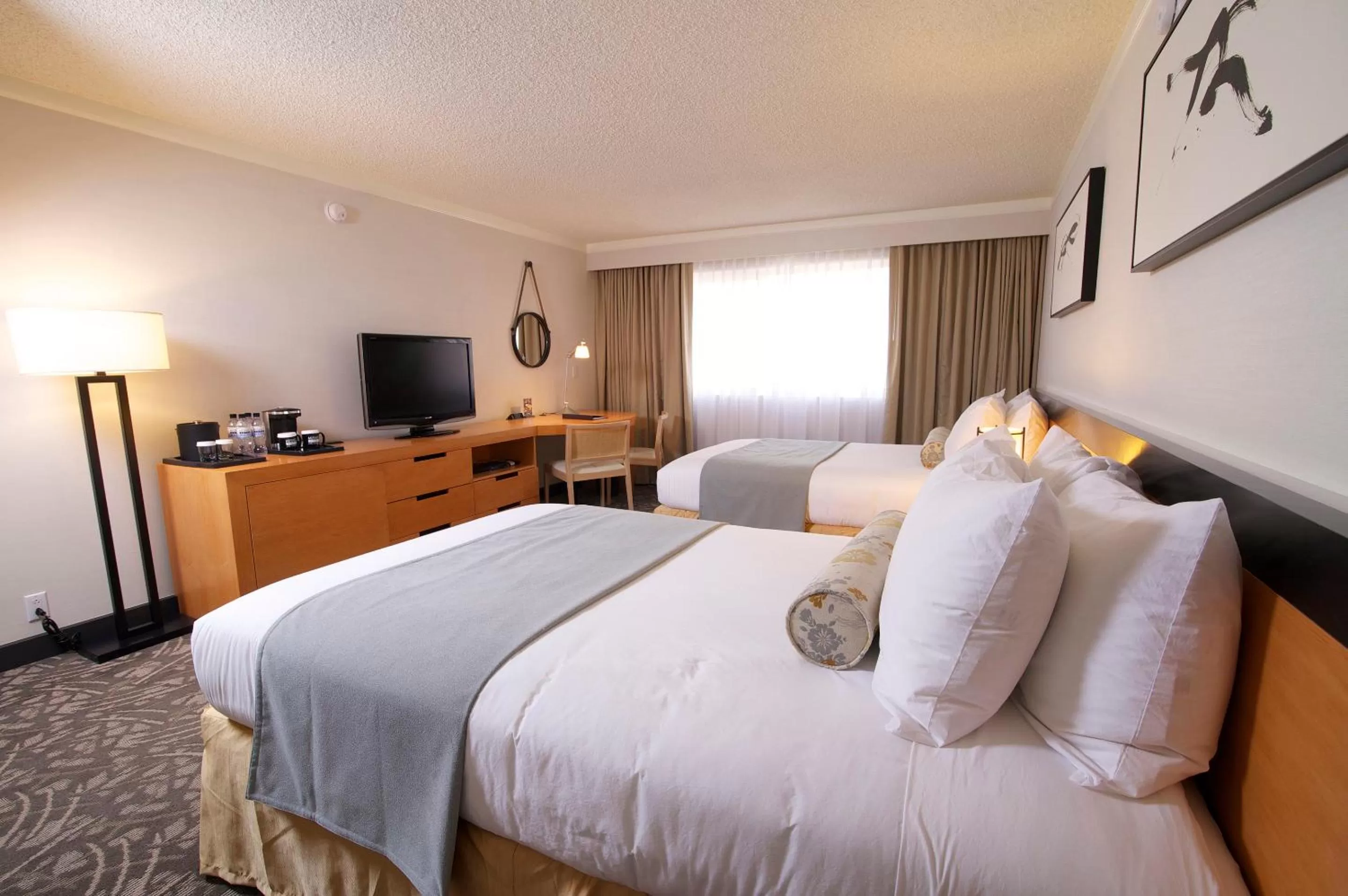 Bed in Miyako Hotel Los Angeles