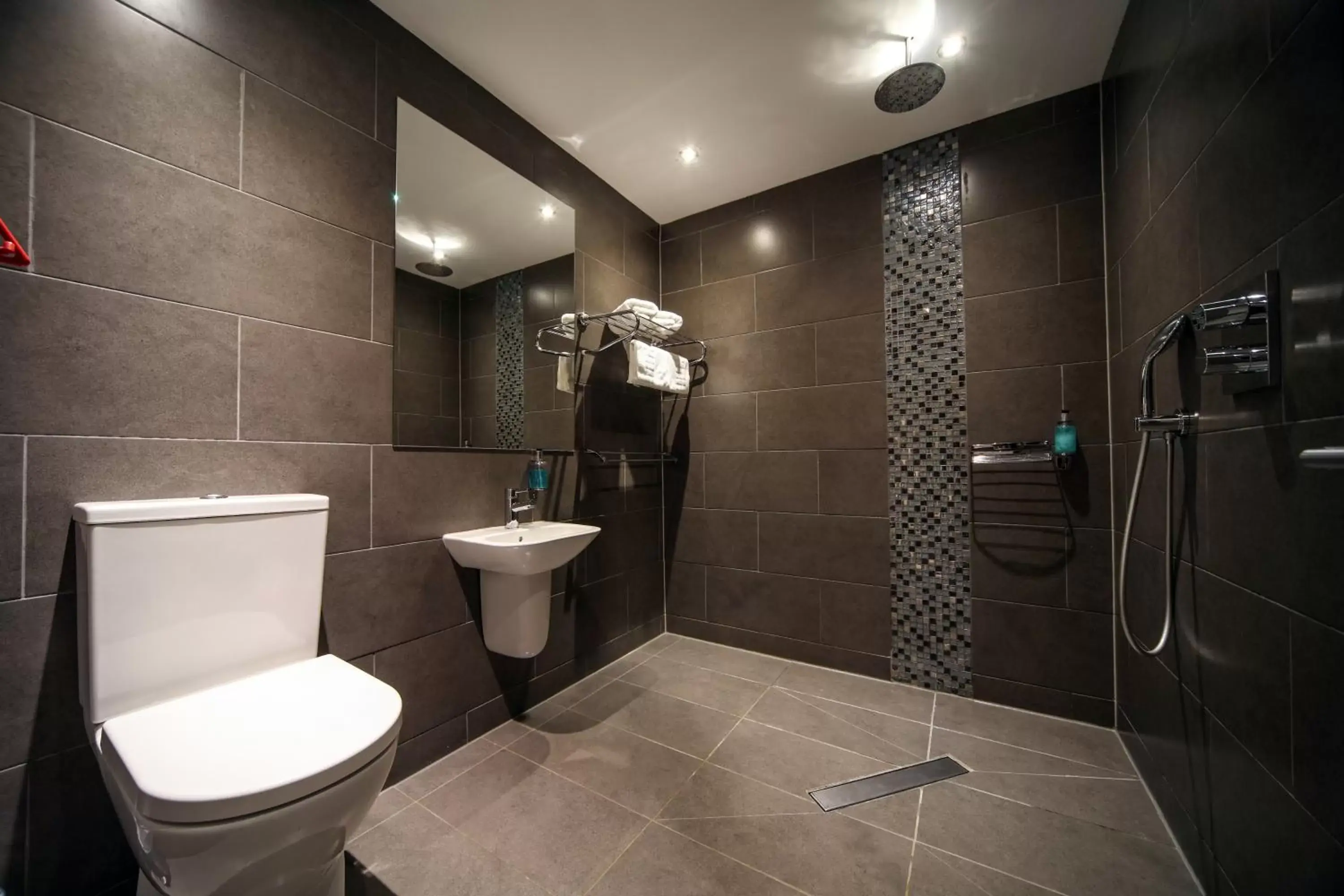 Shower, Bathroom in EPIC Apart Hotel - Seel Street