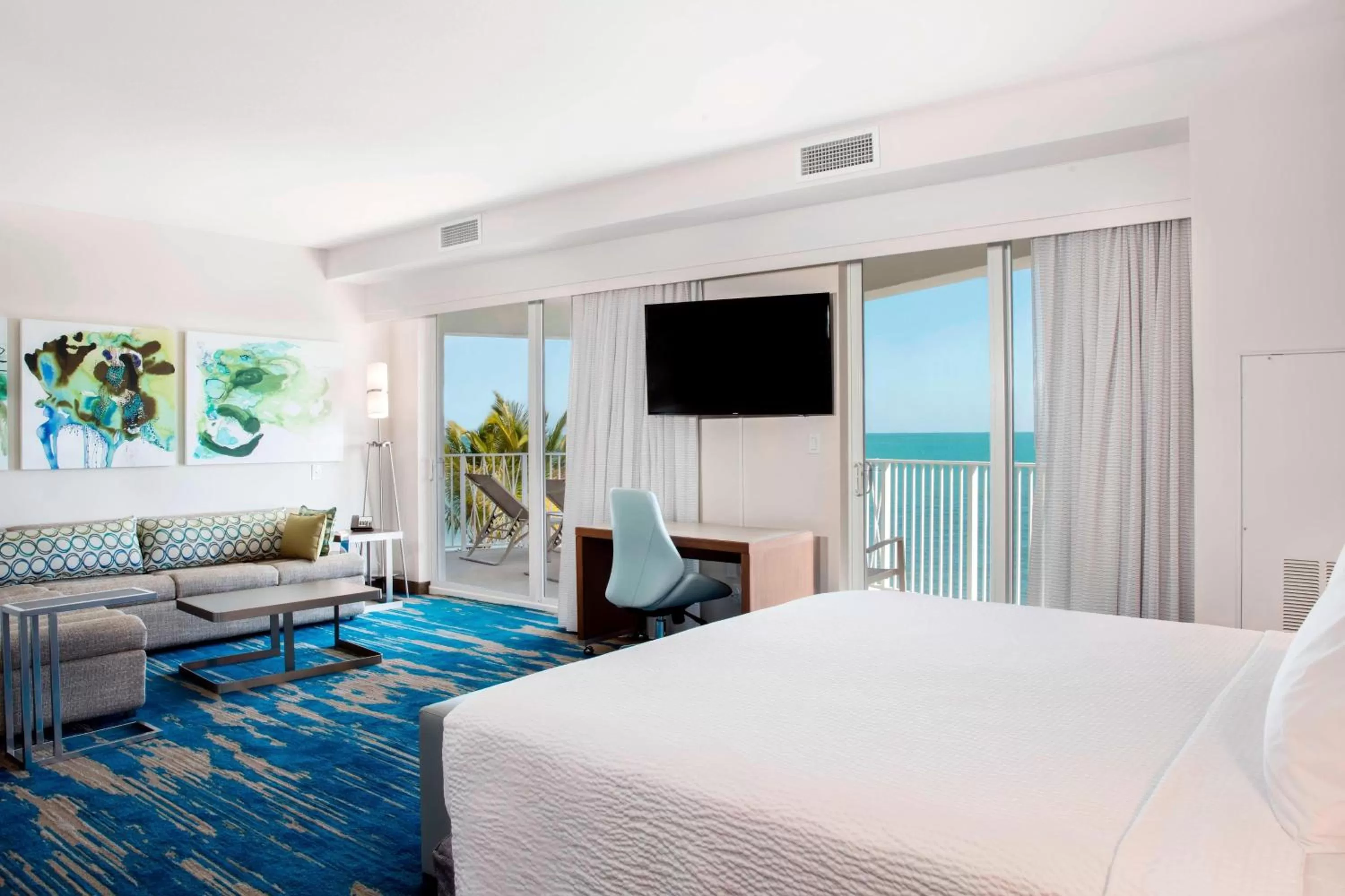 Photo of the whole room, Bed in Courtyard by Marriott Faro Blanco Resort