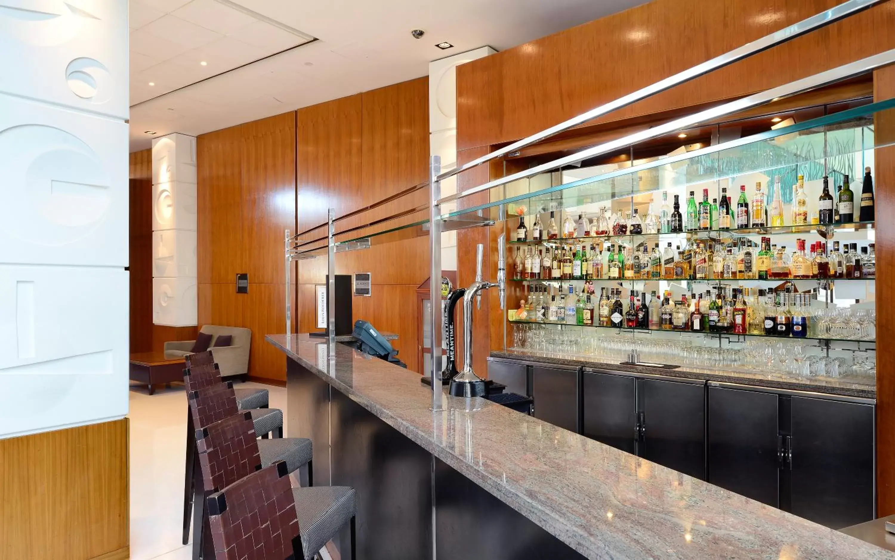 Lounge or bar in Canary Riverside Plaza Hotel