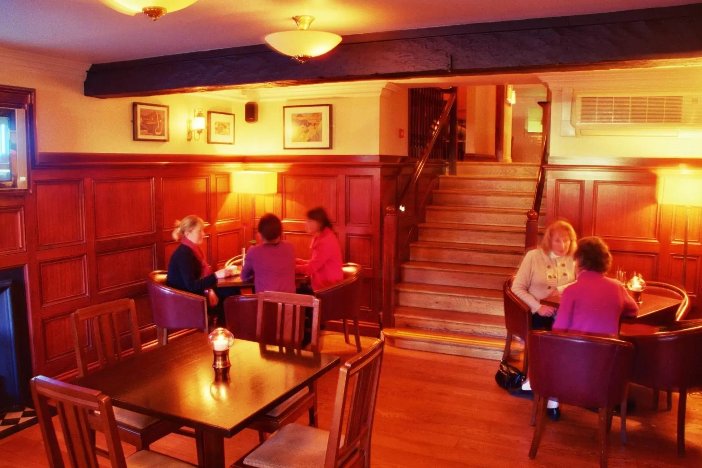 Lounge or bar in Baileys Hotel Cashel