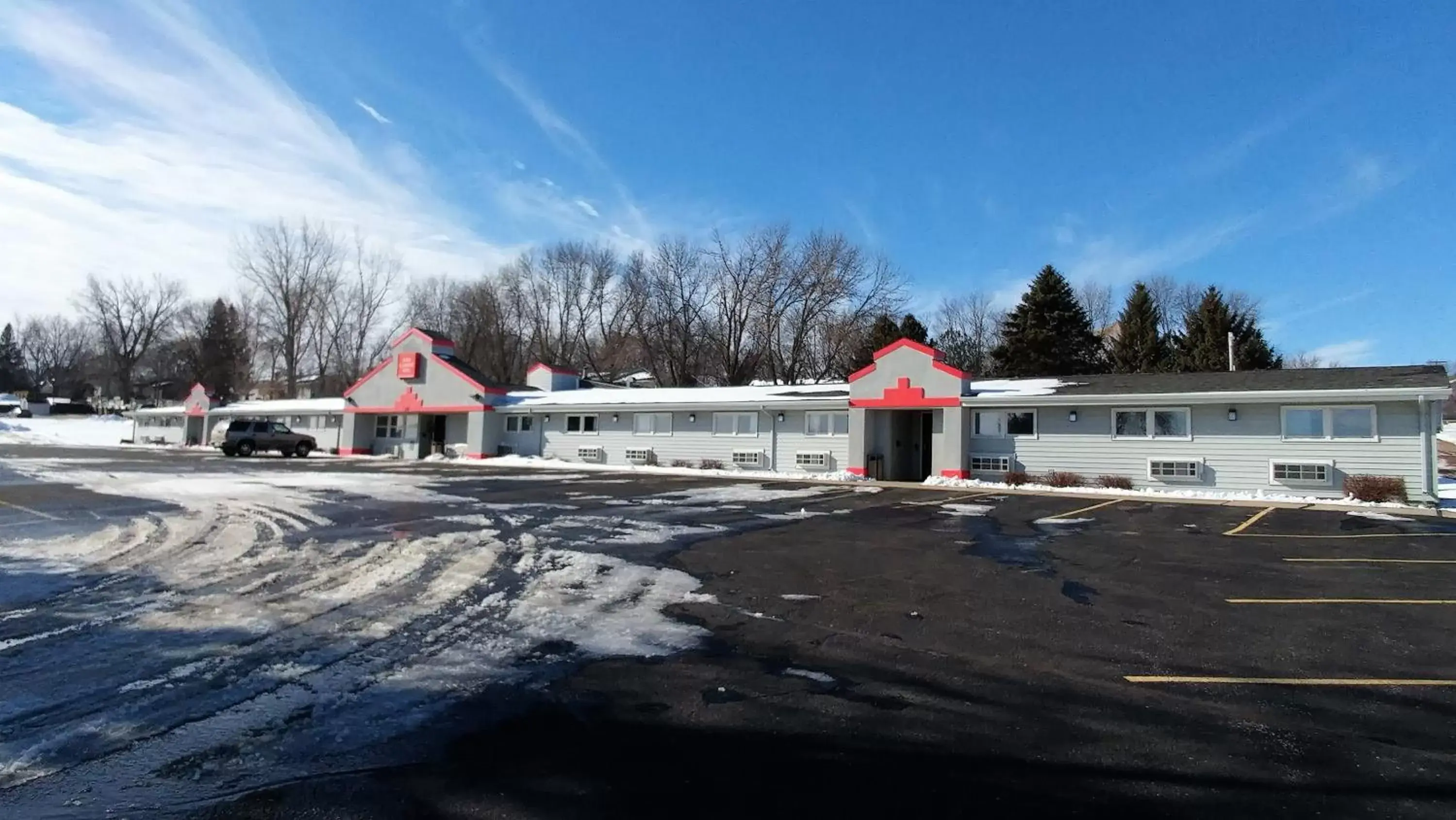 Property building, Winter in Red Carpet Inn - Windom