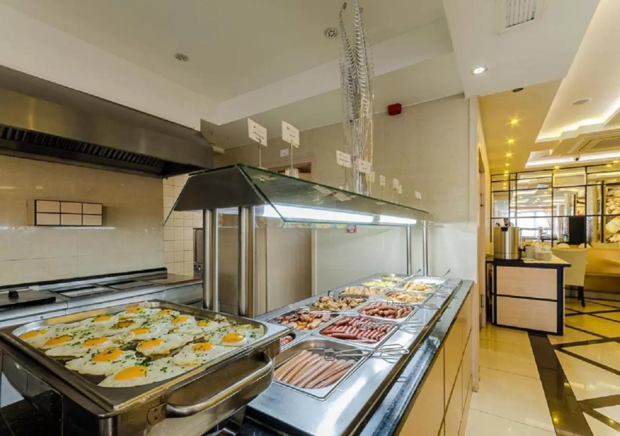 Food and drinks in Hotel Aurum Family "A"