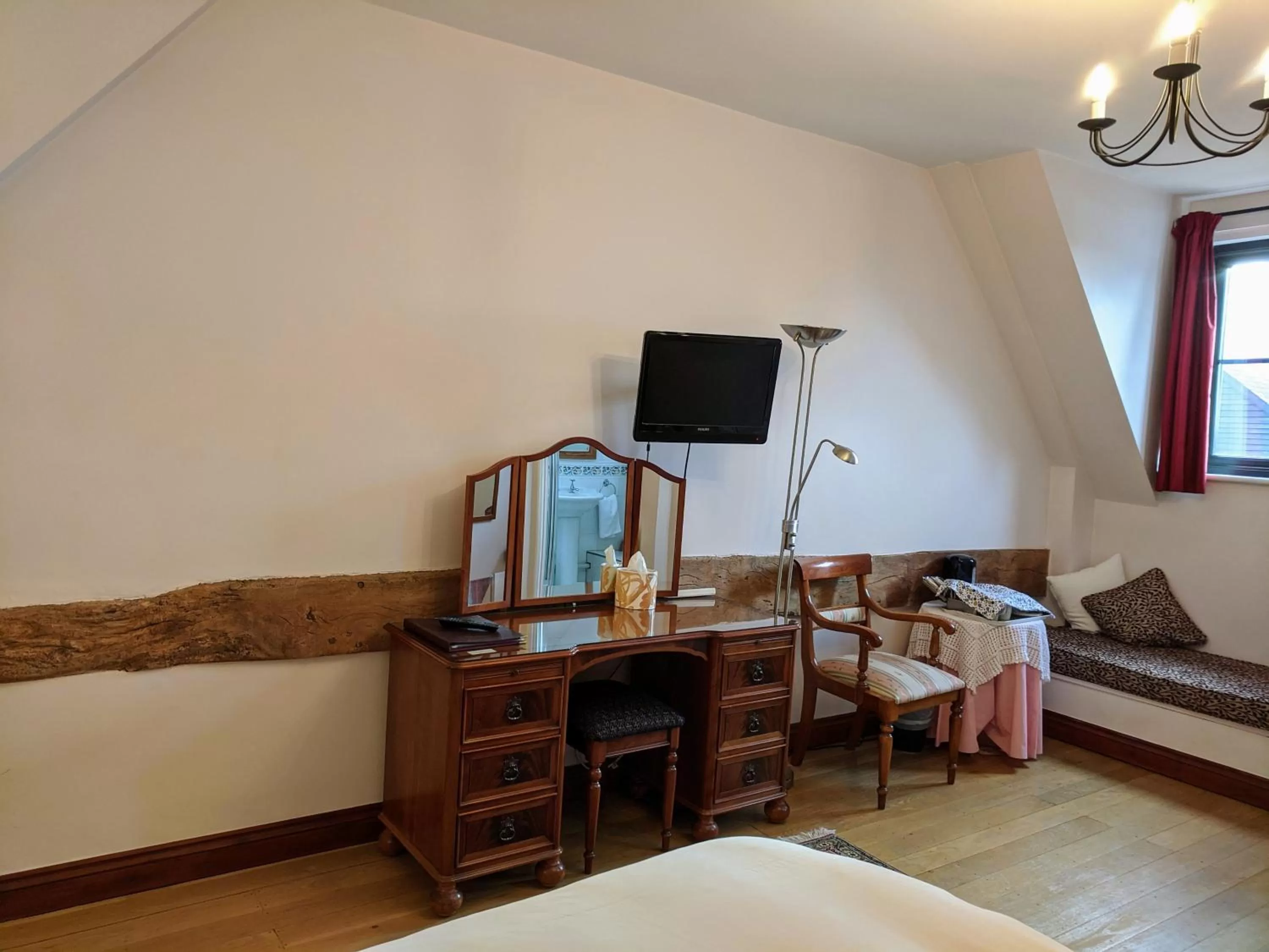 TV/Entertainment Center in Highfield Farm