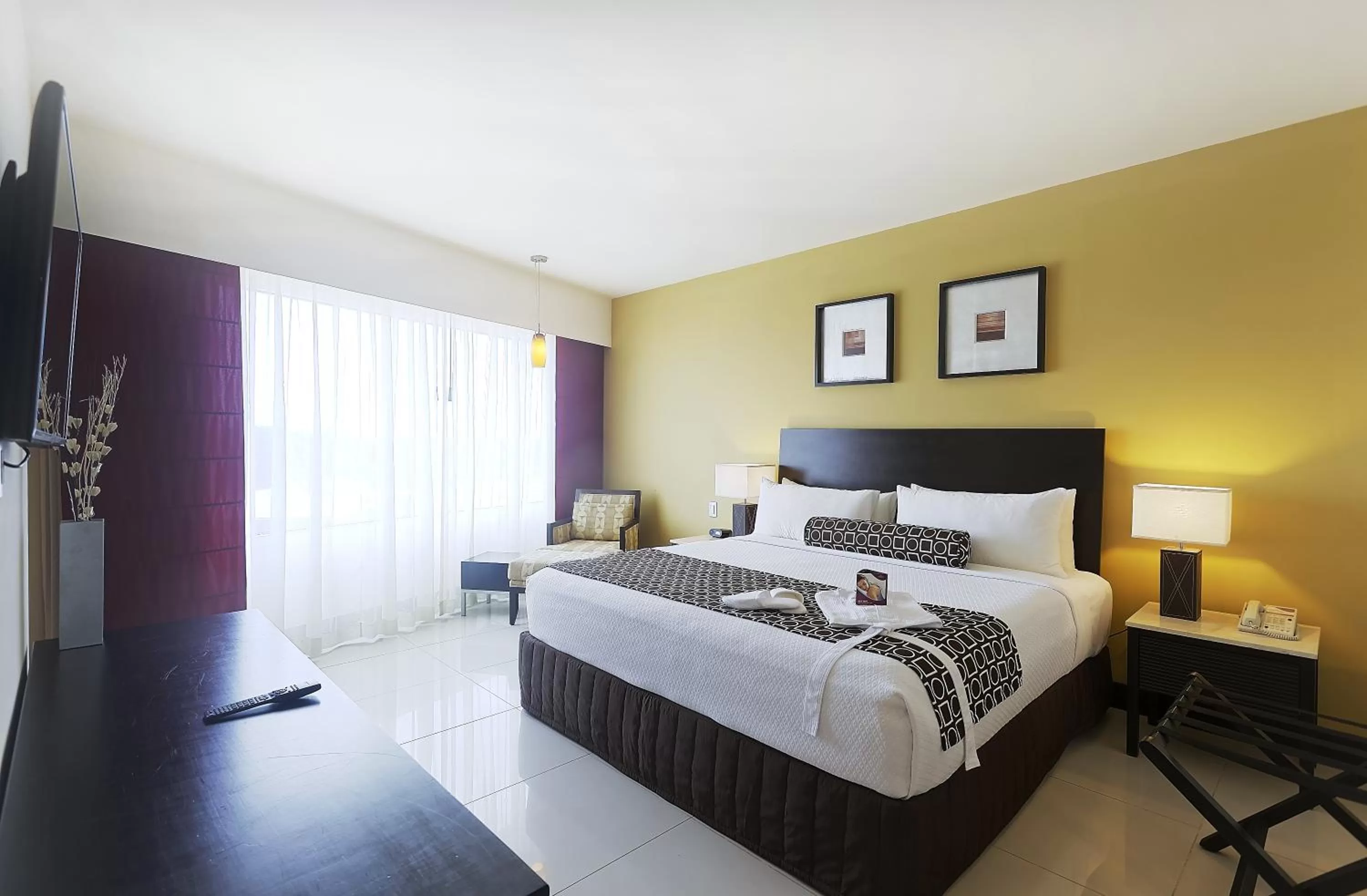 Bed in Crowne Plaza Villahermosa by IHG