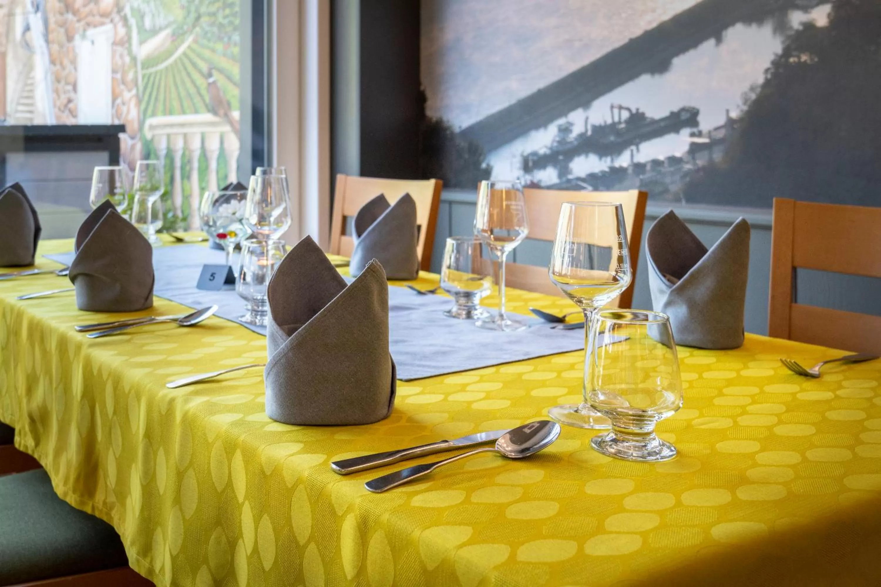 Restaurant/places to eat in Weinhotel Landsknecht