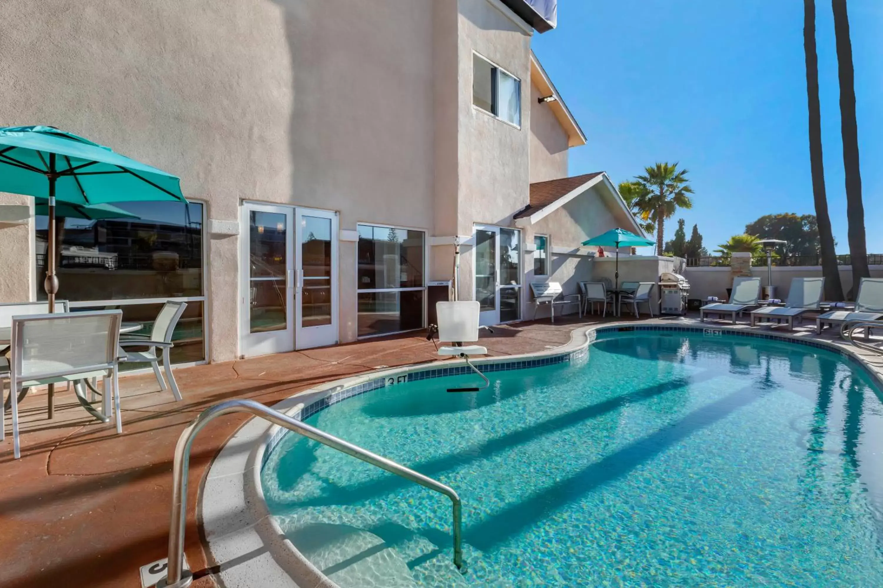 Swimming pool in Comfort Inn San Diego Miramar