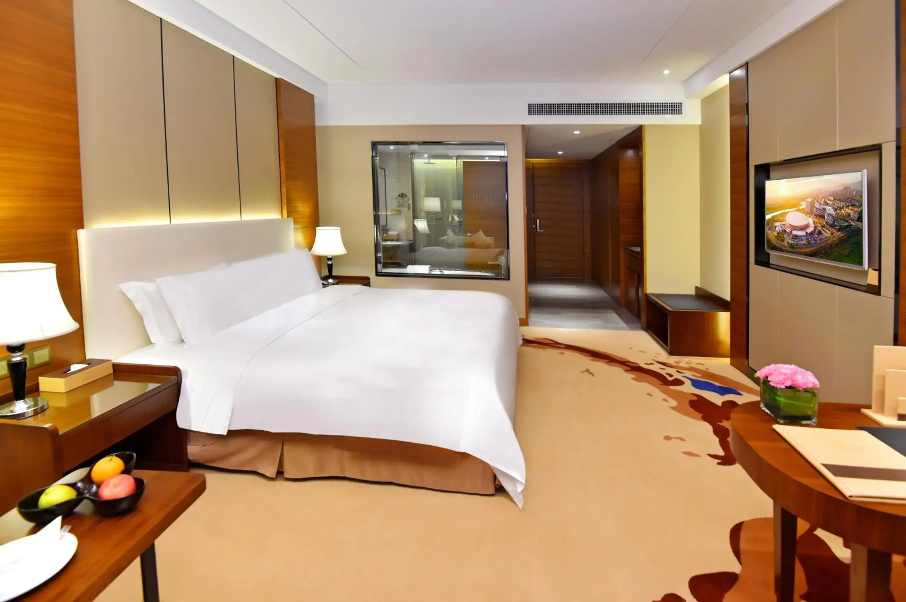 Photo of the whole room, Bed in Grand Skylight International Hotel Huizhou