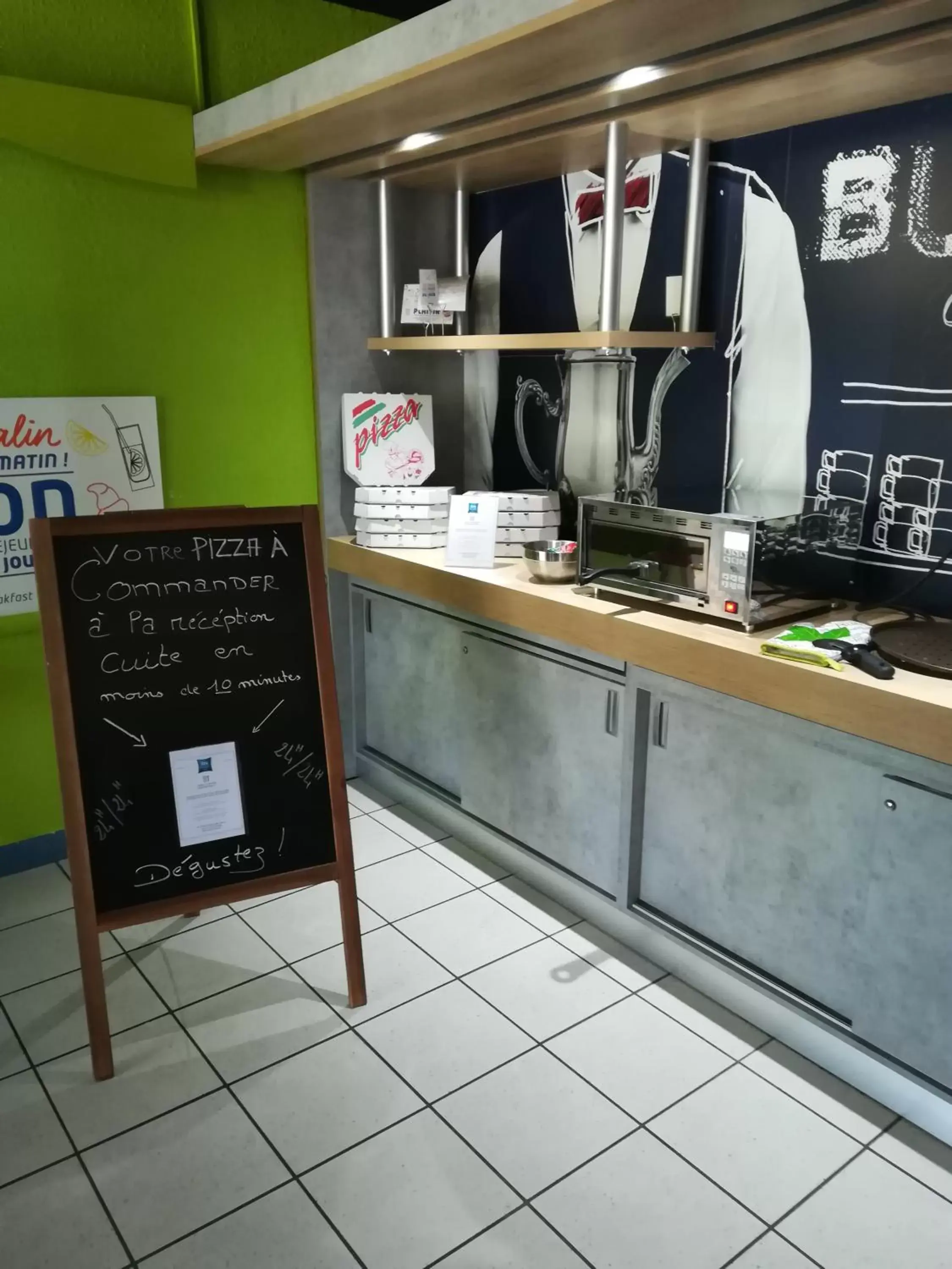Food and drinks, Kitchen/Kitchenette in ibis budget Nimes Caissargues