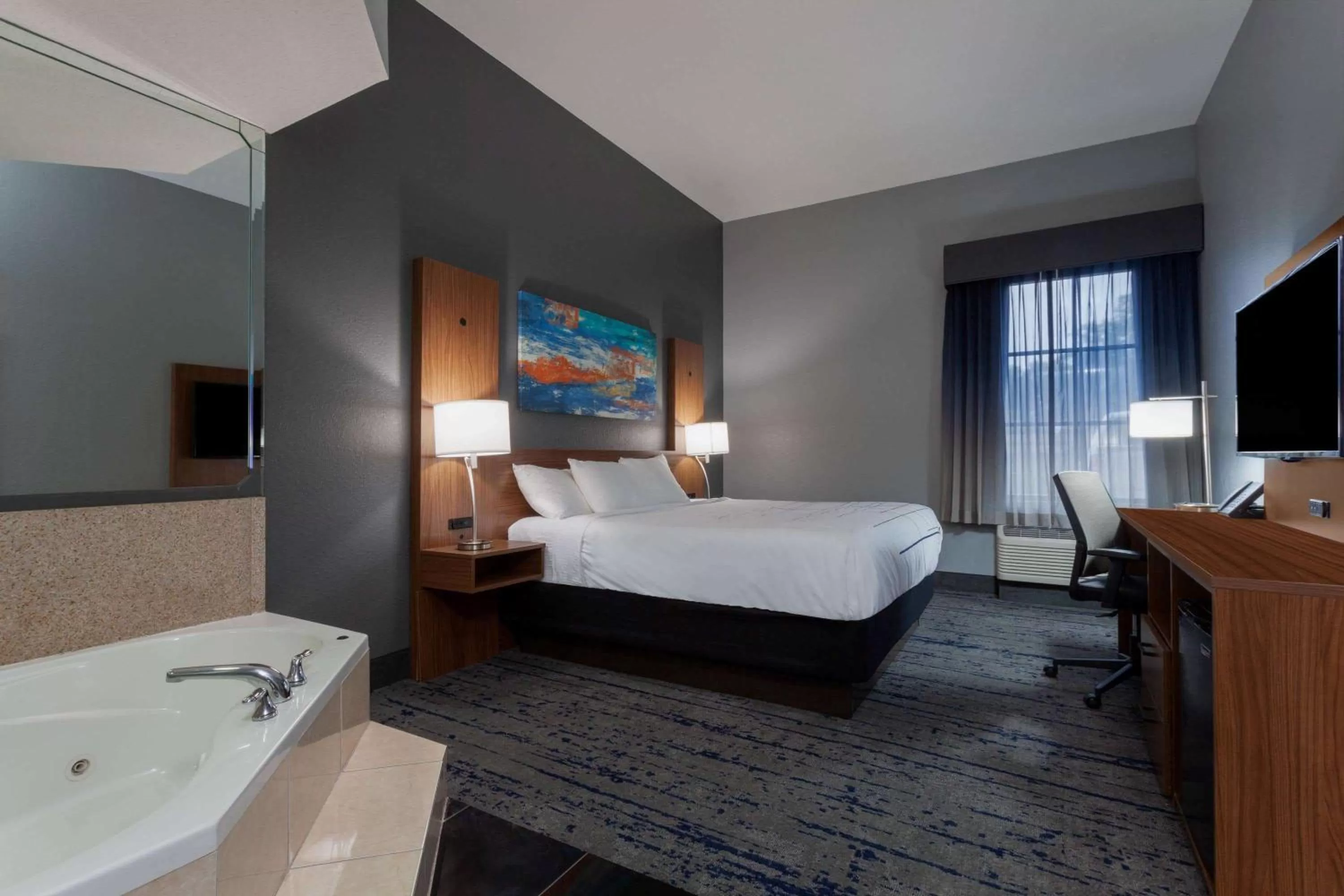 Superior Studio Suite with One King Bed and Jetted Tub - Non-Smoking in La Quinta by Wyndham St. Petersburg Northeast *Newly Renovated