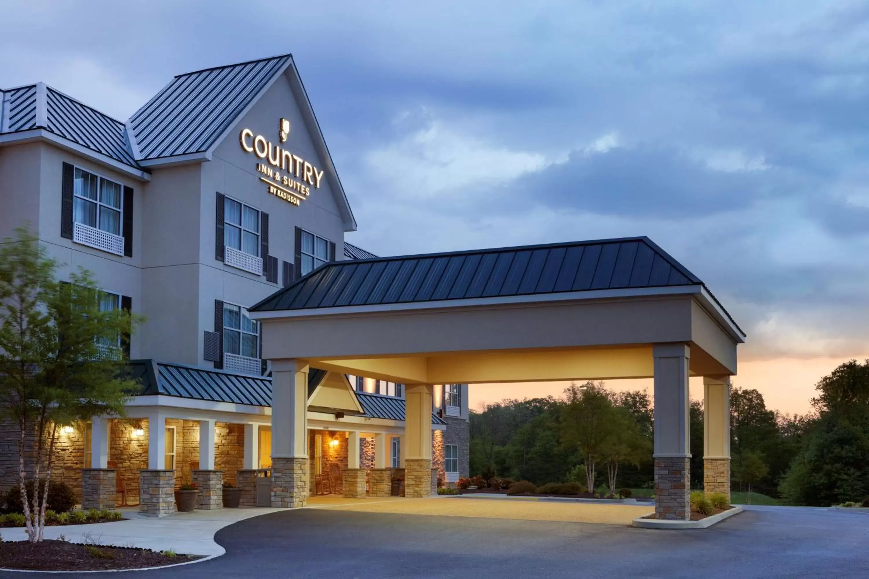 Property building in Country Inn & Suites by Radisson, Ashland - Hanover, VA
