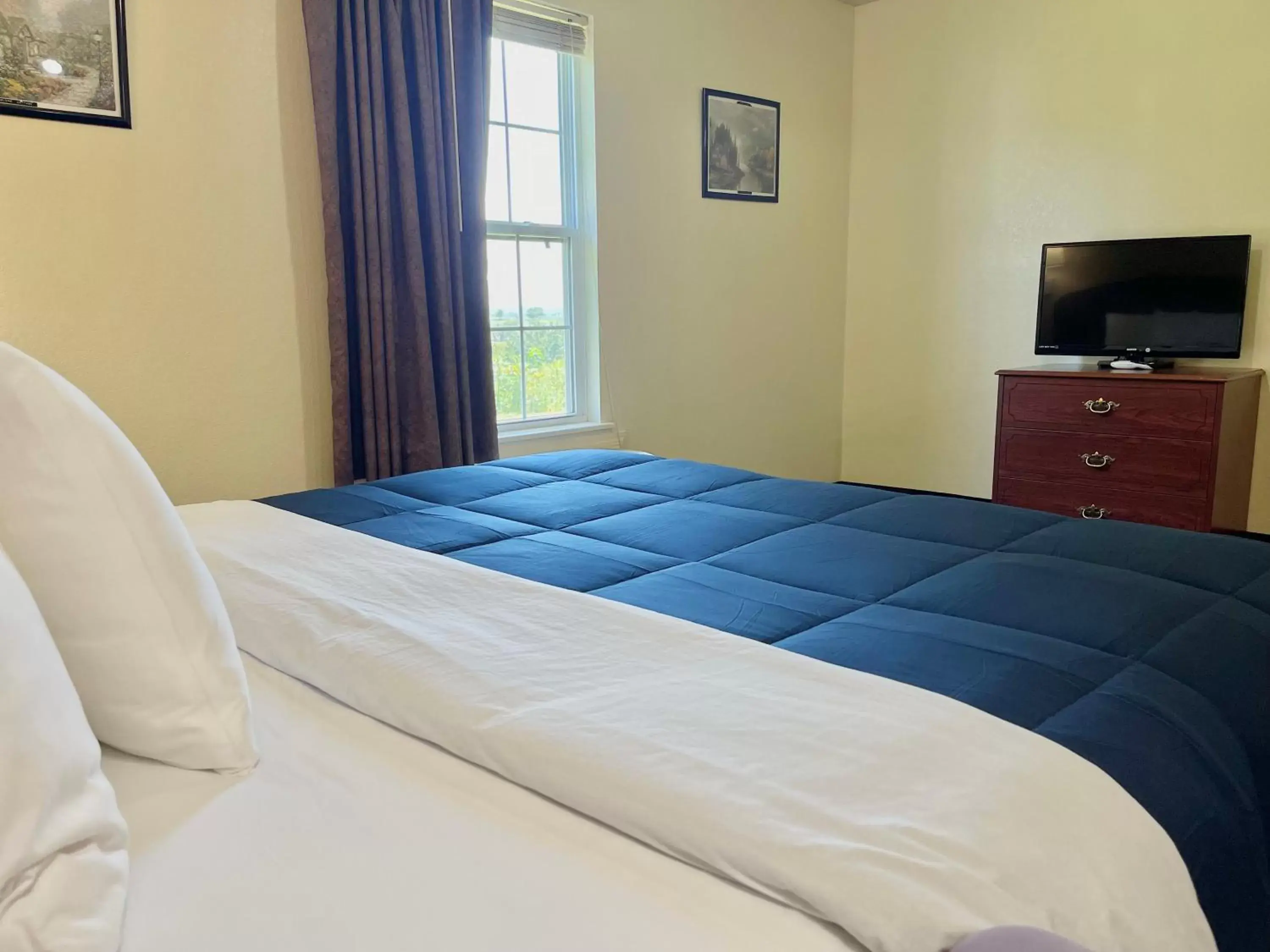 Bed in Candlelight Inn & Suites Hwy 69 near McAlester Bed in Candlelight Inn & Suites Hwy 69 near McAlester