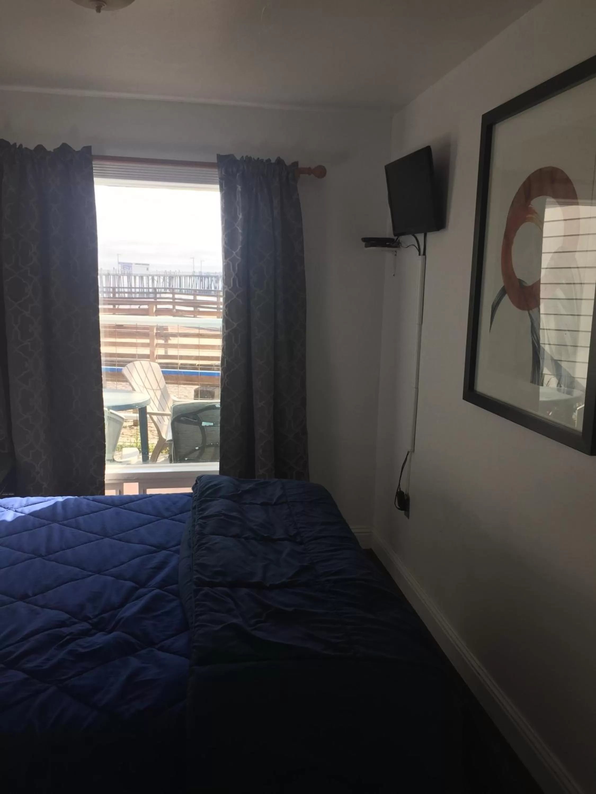 Bed in Dolphin Cove Motel