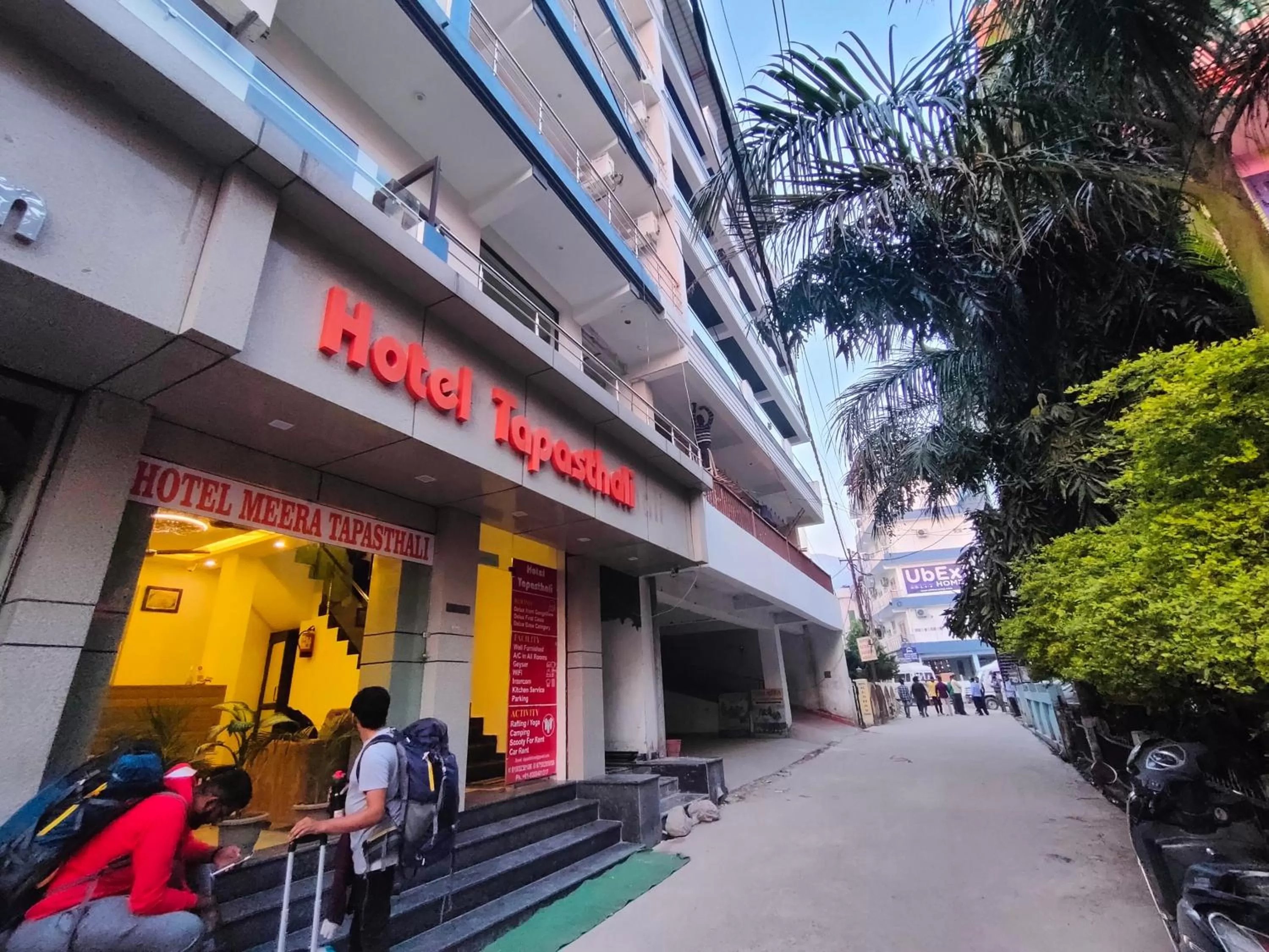 Facade/entrance in Tapasthali by Meera Hotels