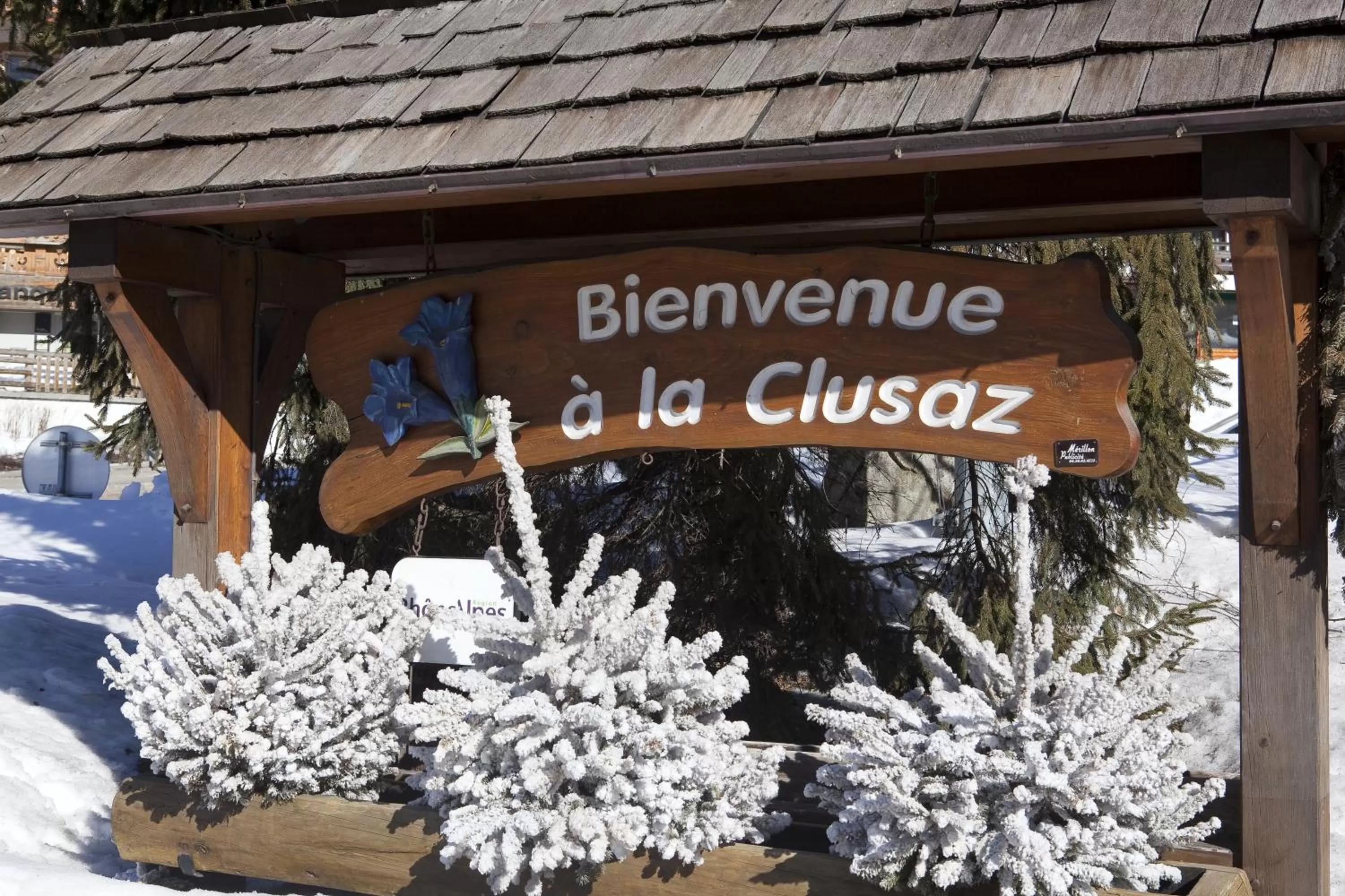 Property logo or sign in Hotel La Montagne