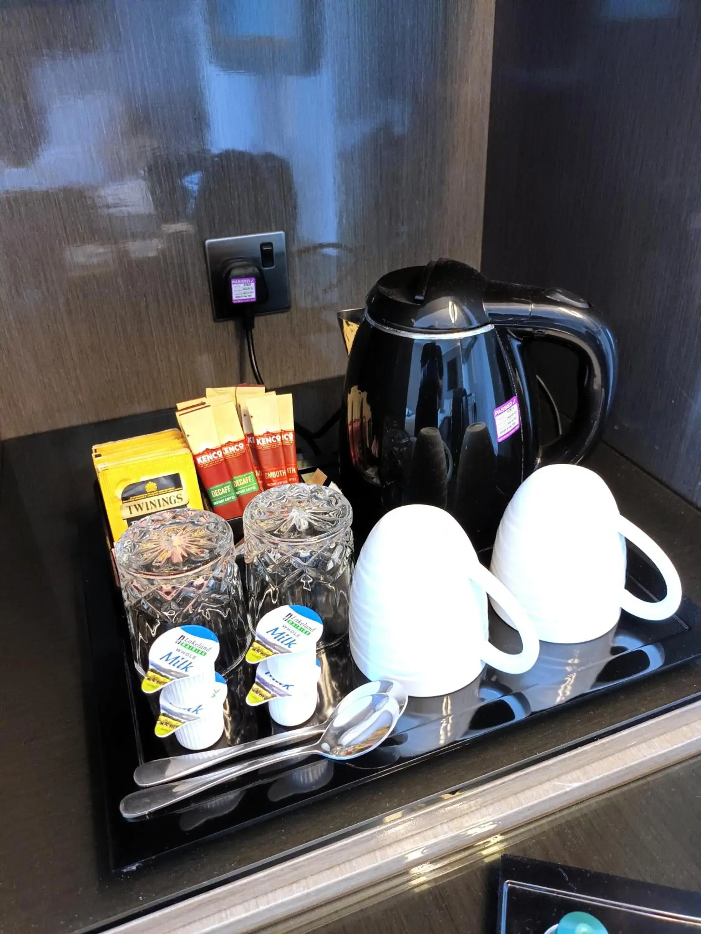 Coffee/tea facilities in Atrium Hotel Heathrow