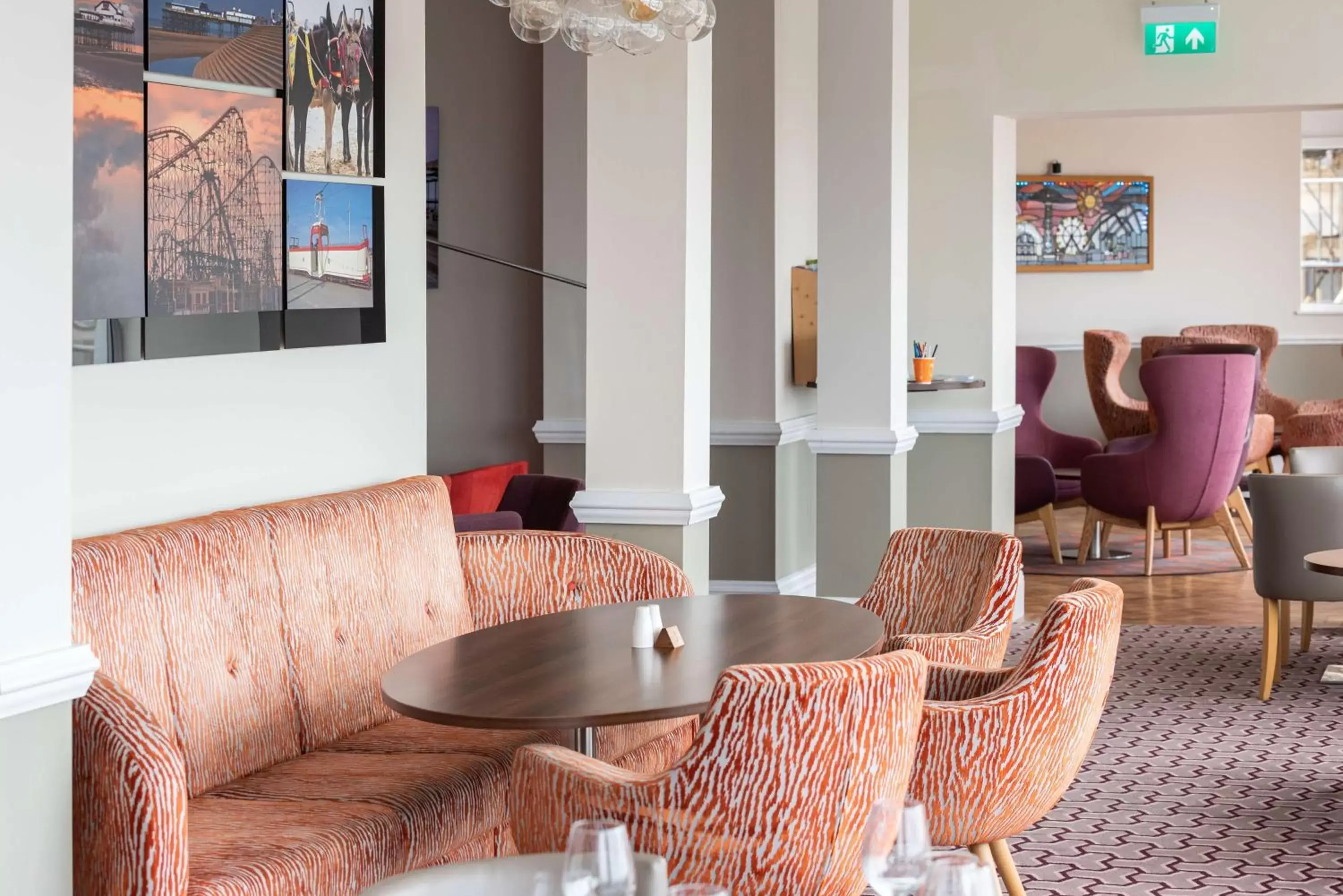 Lounge or bar, Seating Area in Best Western Carlton Hotel