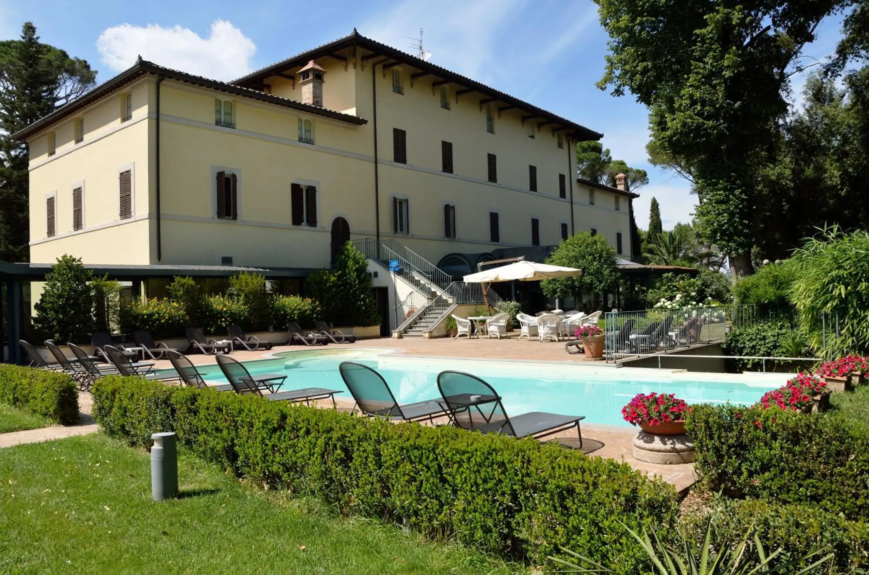 Swimming pool, Property Building in Posta Donini-Historic Hotel