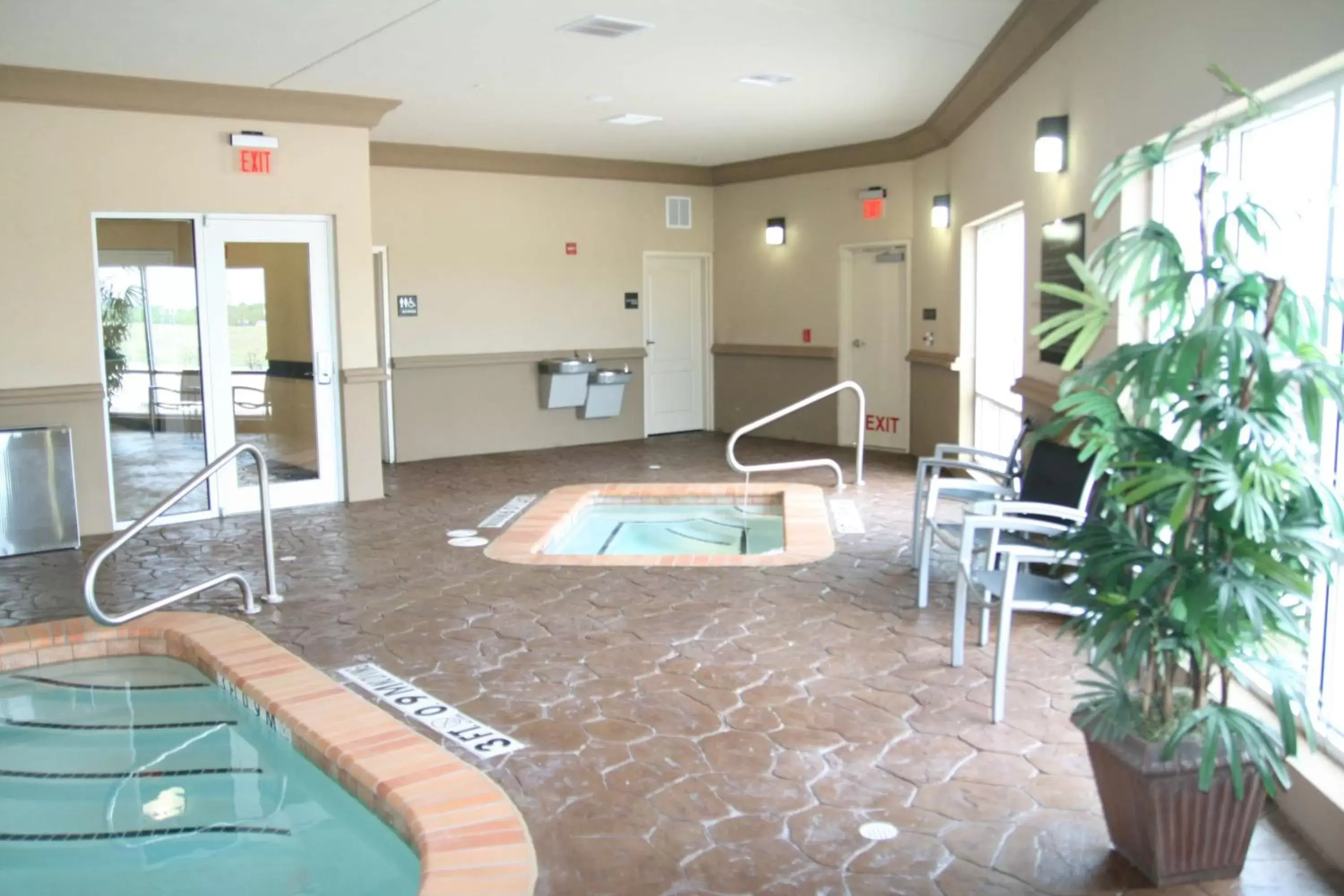 Hot Tub, Swimming Pool in Hampton Inn & Suites Cleburne