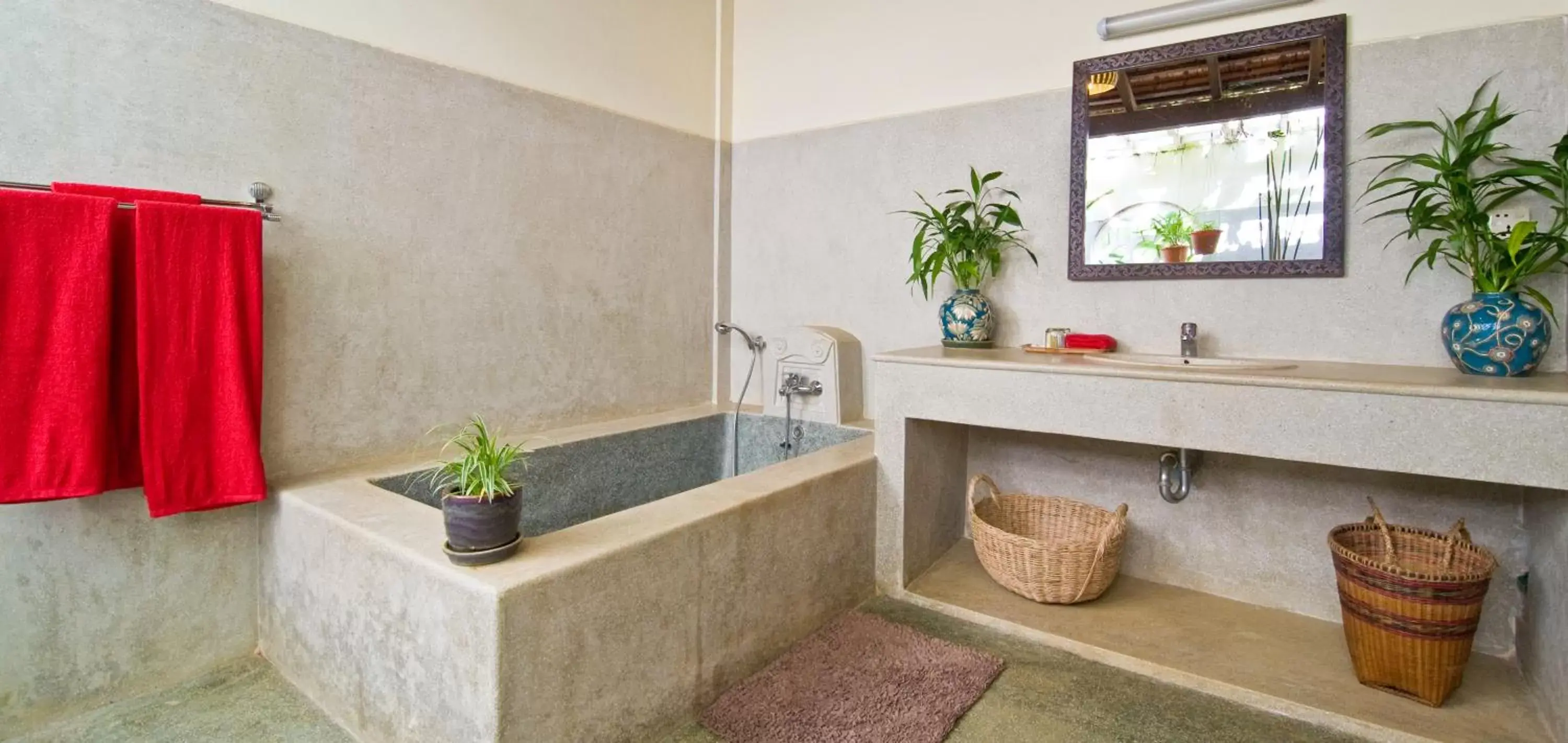 Bathroom, Lobby/Reception in Terres Rouges Lodge