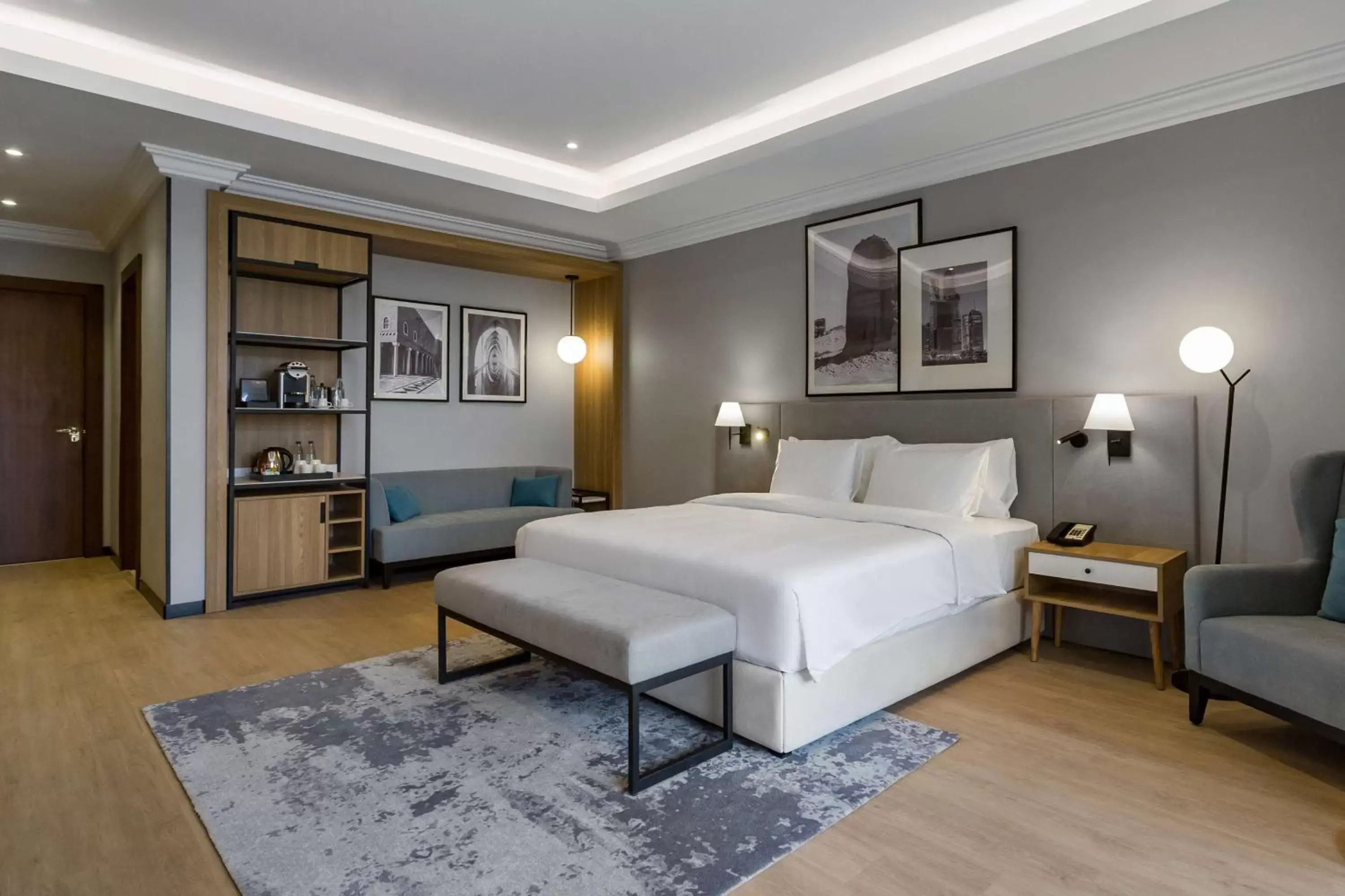 Bedroom, Bed in Radisson Hotel Riyadh Airport