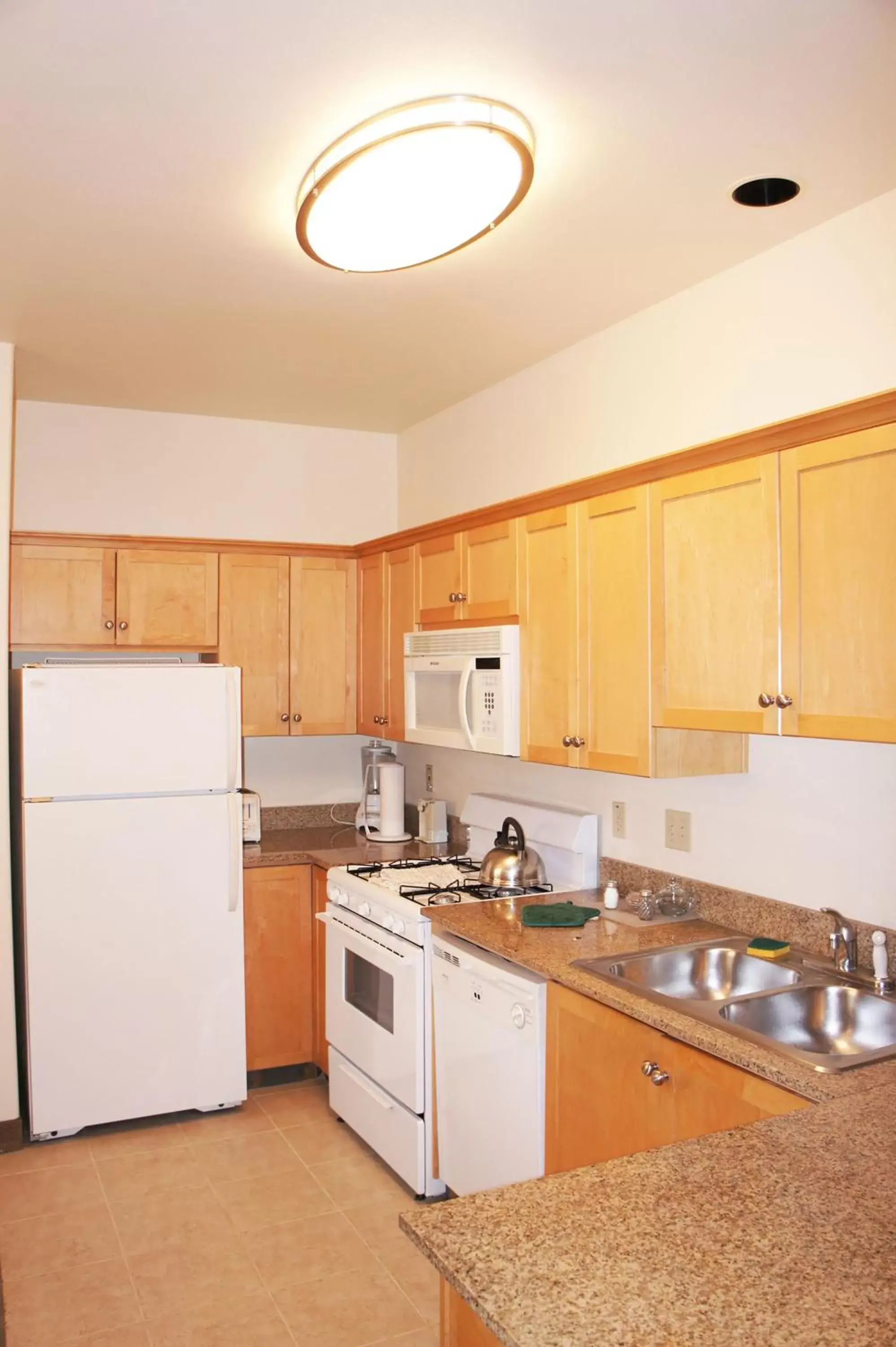 Kitchen/Kitchenette in Raintree's Cimarron Golf Resort Palm Springs