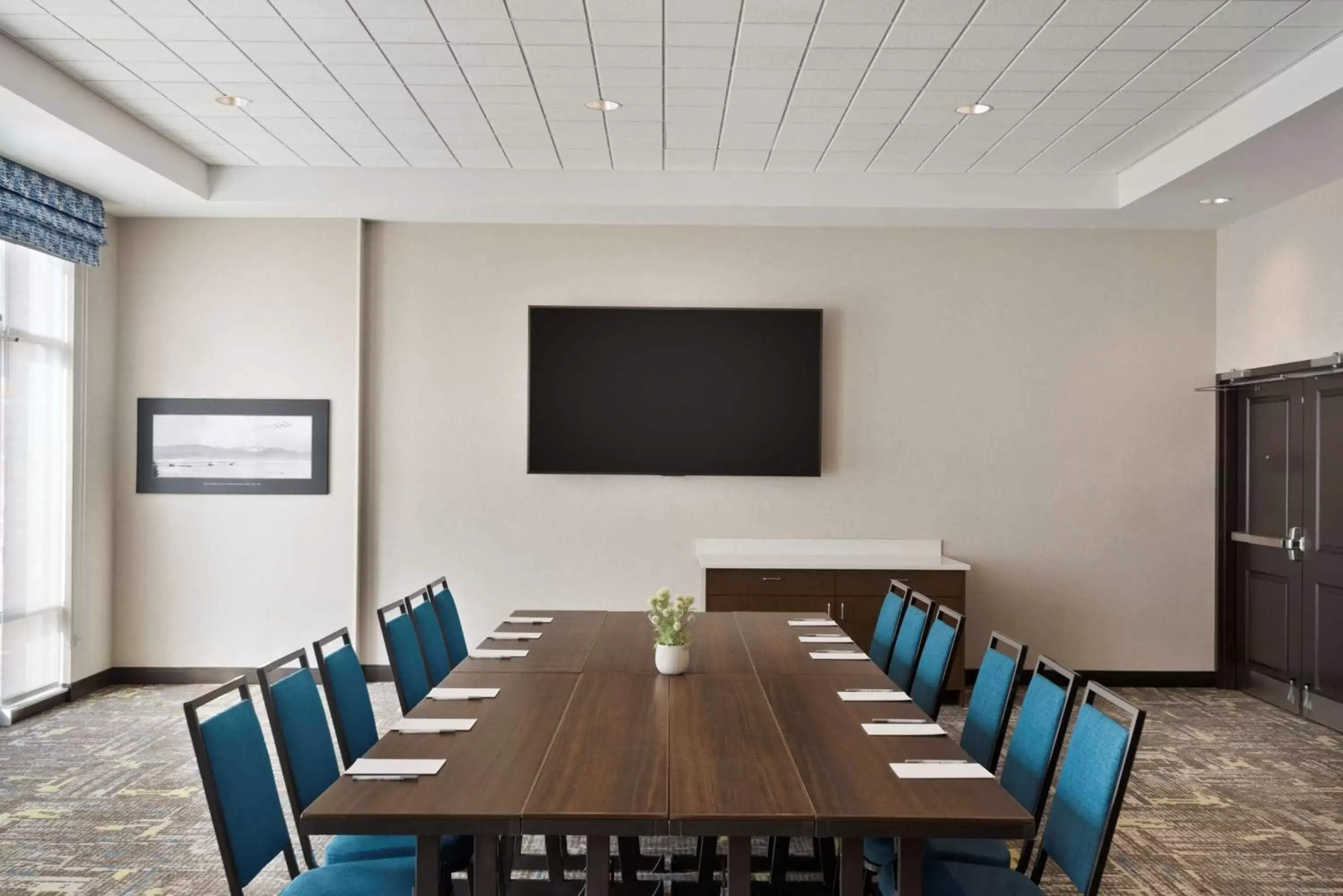 Meeting/conference room in Hampton Inn & Suites Kelowna, British Columbia, Canada