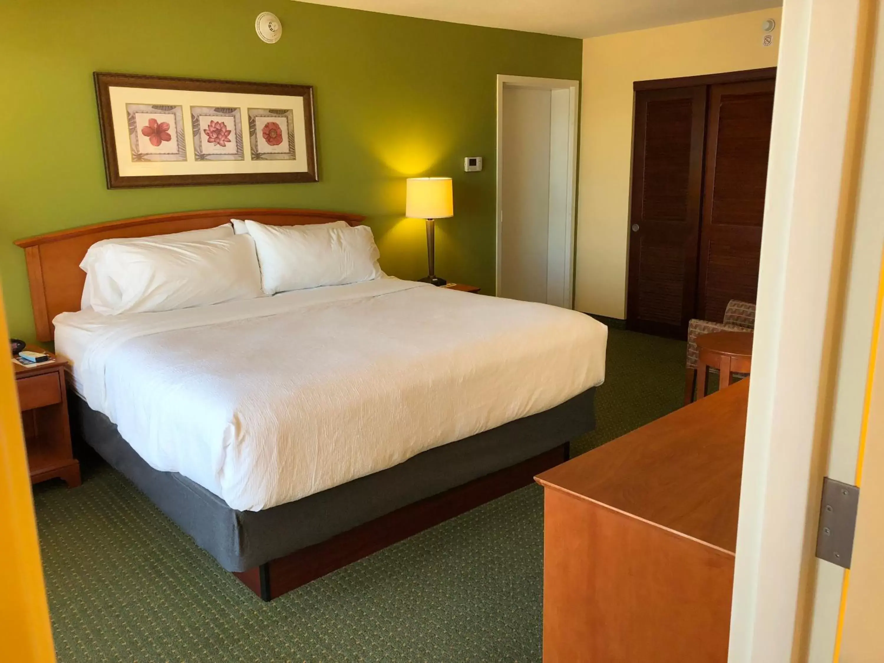 Photo of the whole room, Bed in Holiday Inn & Suites Clearwater Beach, an IHG Hotel