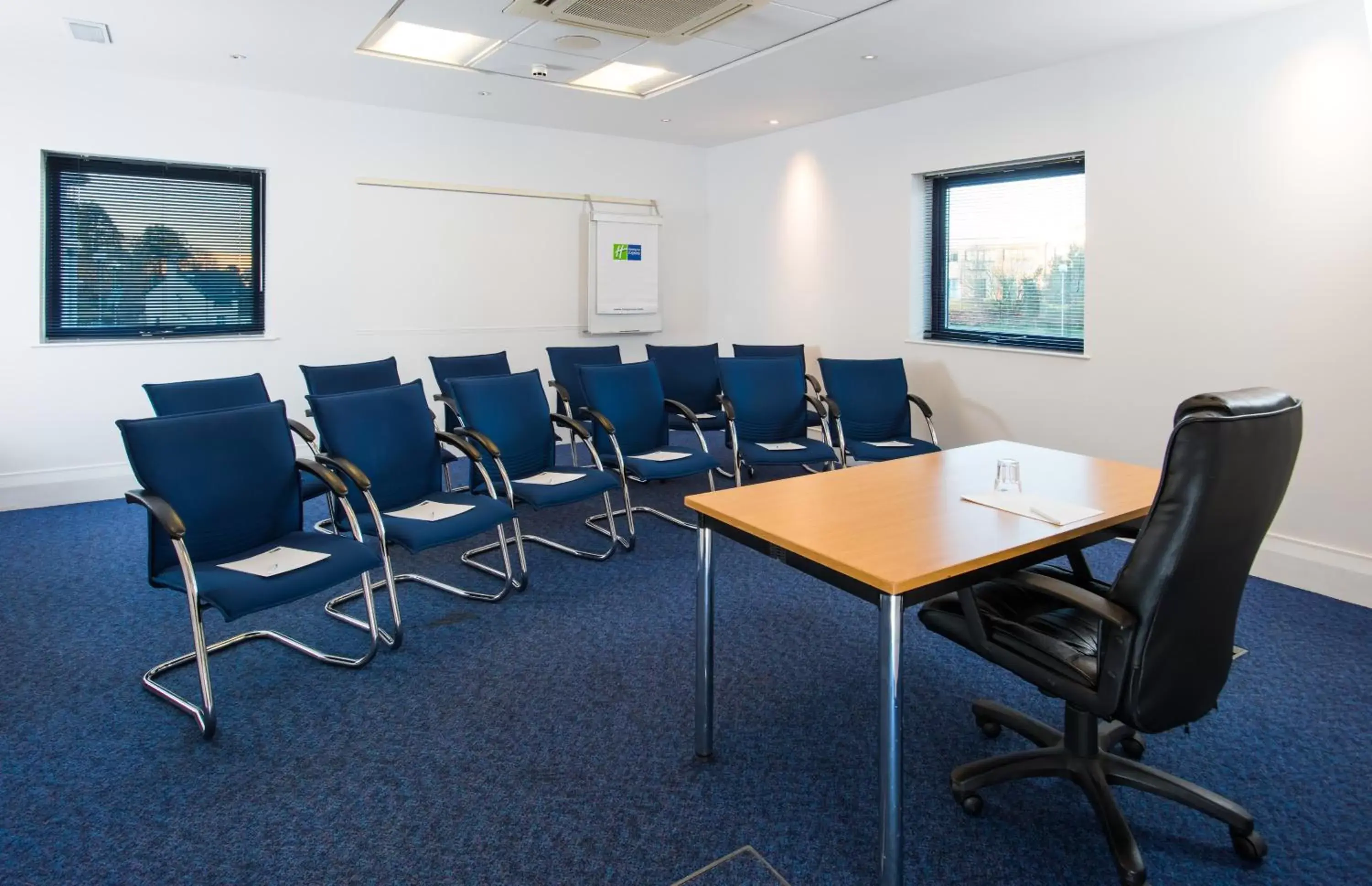 Meeting/conference room in Holiday Inn Express Newport, an IHG Hotel