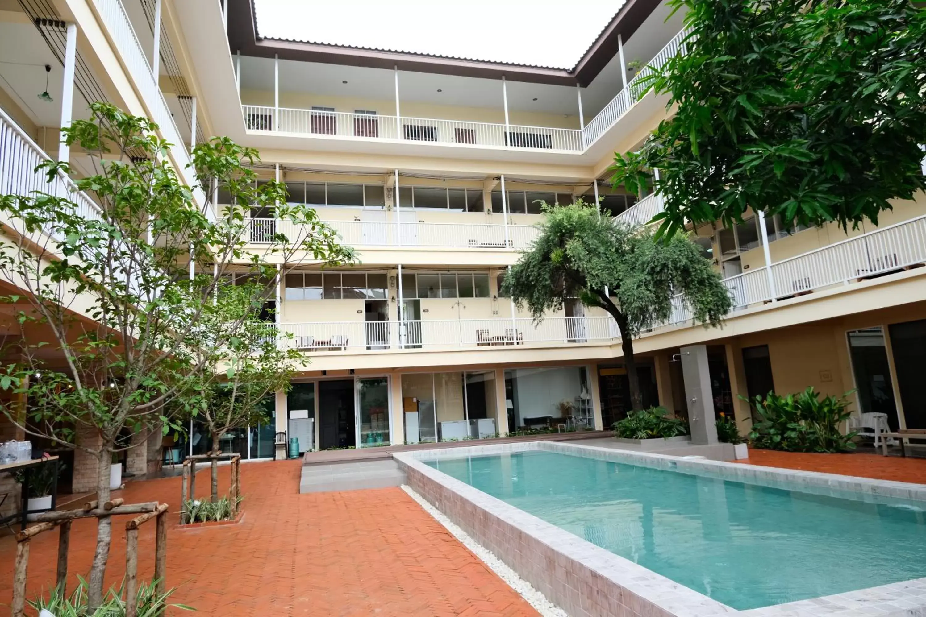 Swimming pool, Property Building in Feung Nakorn Balcony Rooms and Cafe