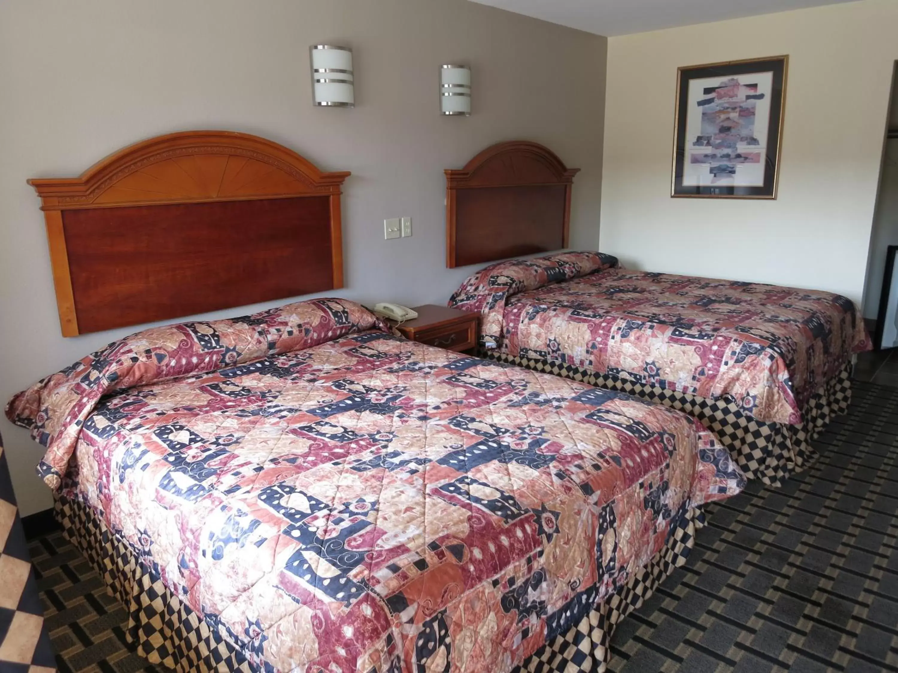 Photo of the whole room, Bed in Inn at Mexia