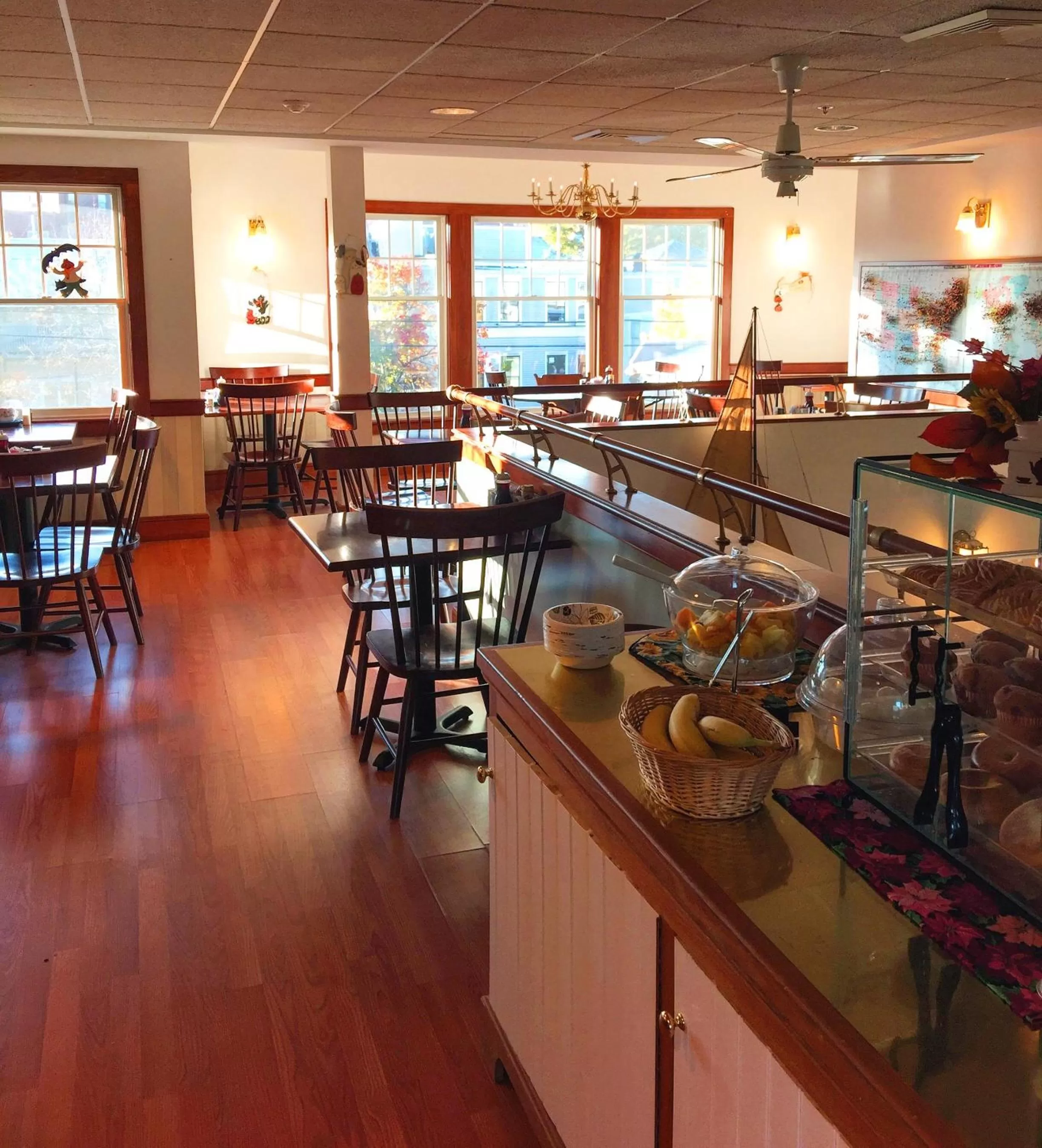 Restaurant/places to eat in Camden Riverhouse Hotel and Inn