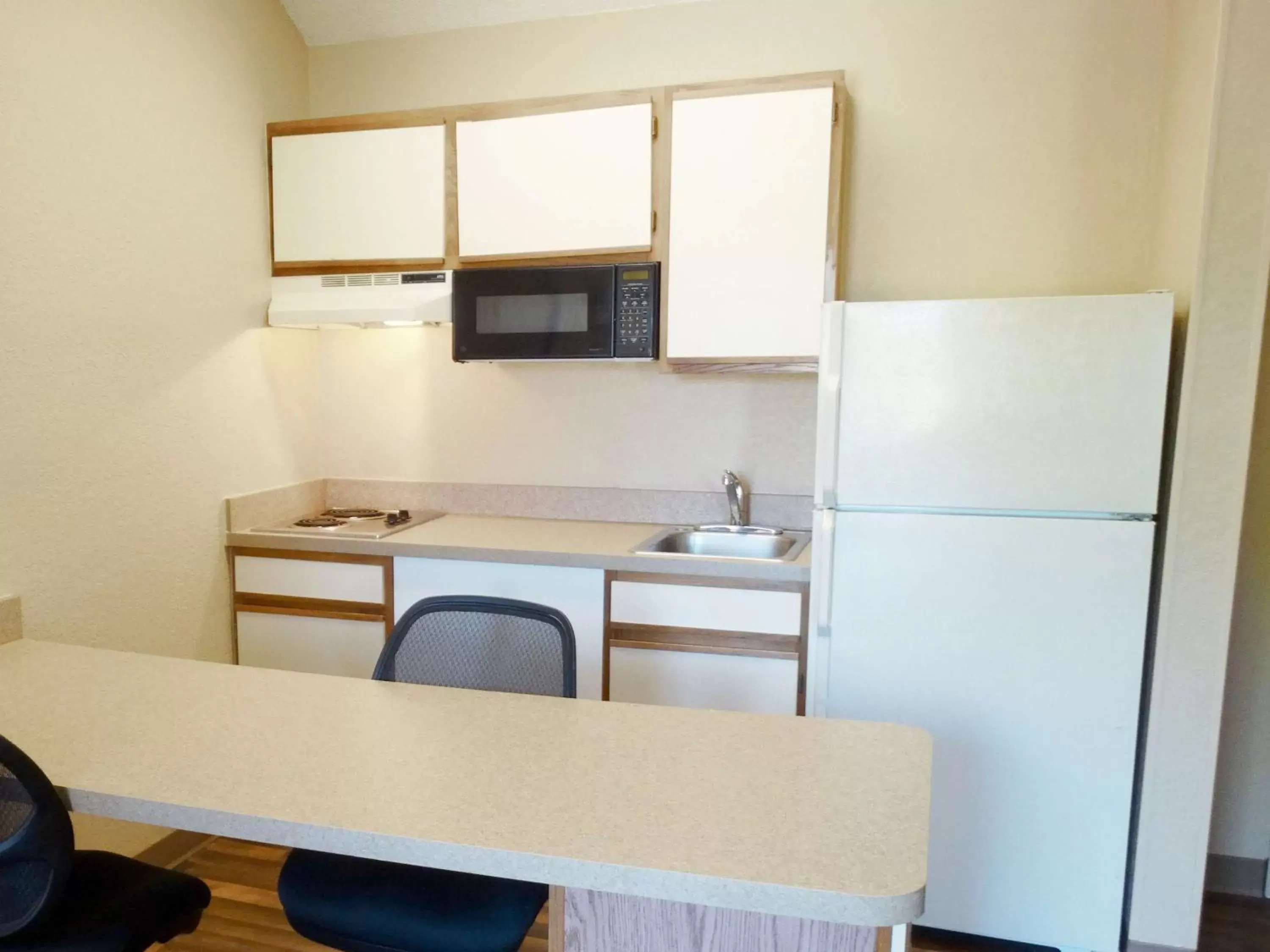 Kitchen or kitchenette, Kitchen/Kitchenette in Extended Stay America Suites - Providence - Airport