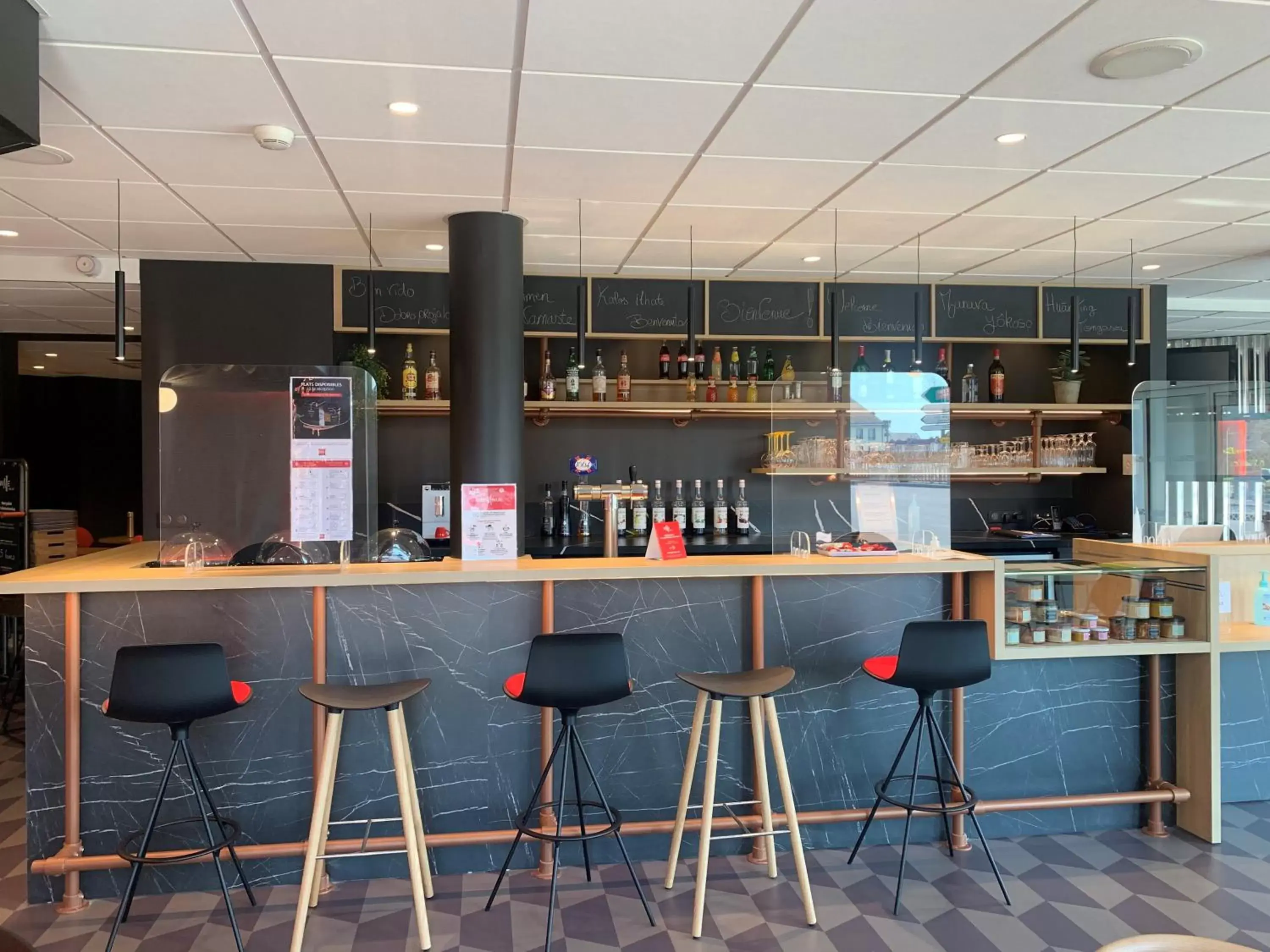 Lounge or bar, Lounge/Bar in ibis Auxerre Centre