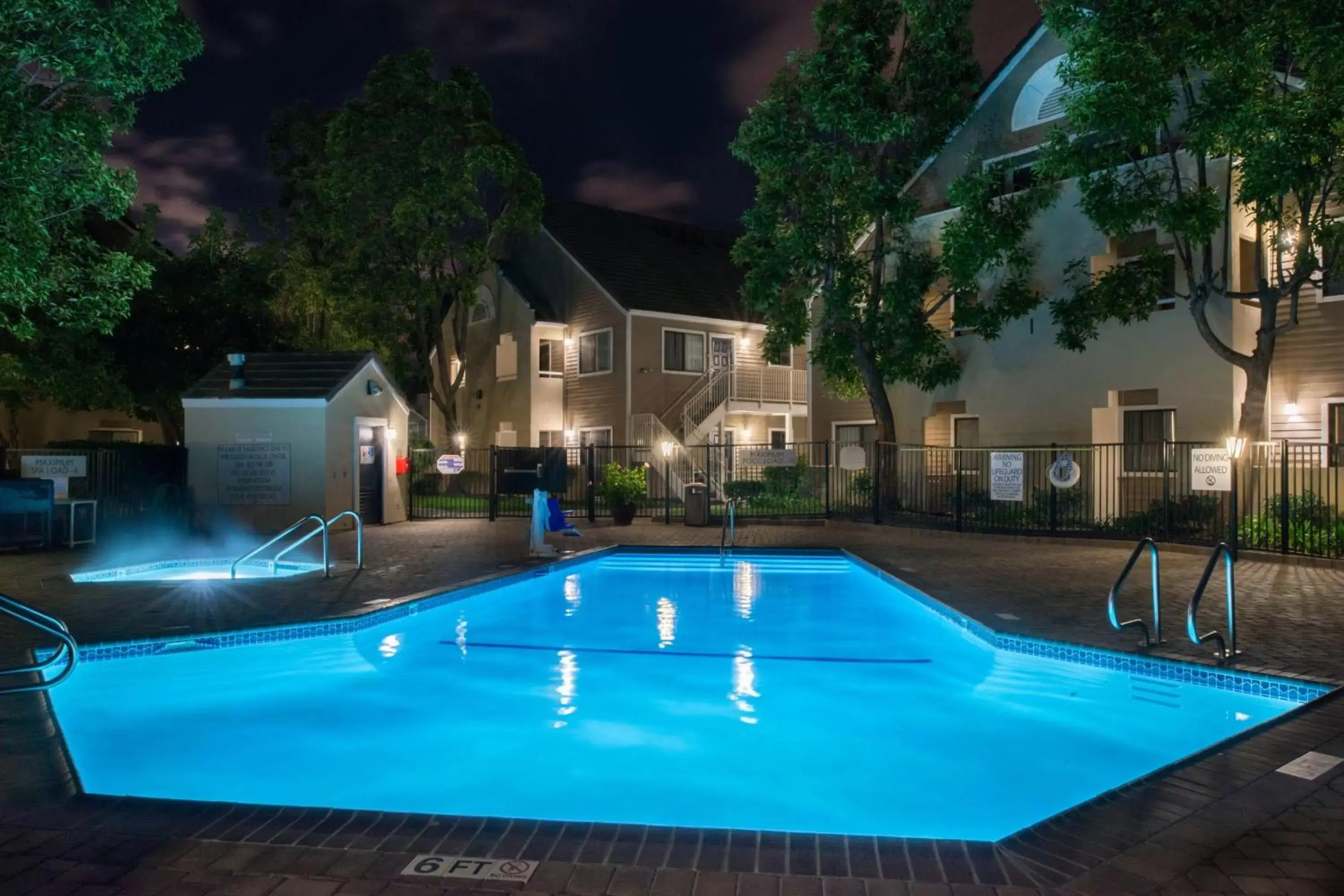 Swimming Pool in Residence Inn by Marriott Oxnard River Ridge