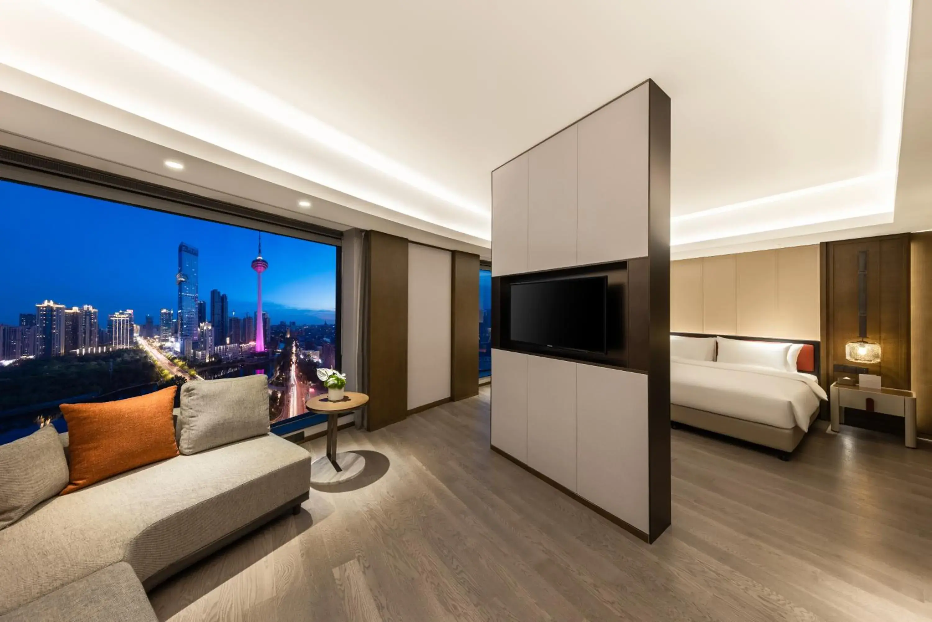Photo of the whole room, TV/Entertainment Center in Swissôtel Shenyang